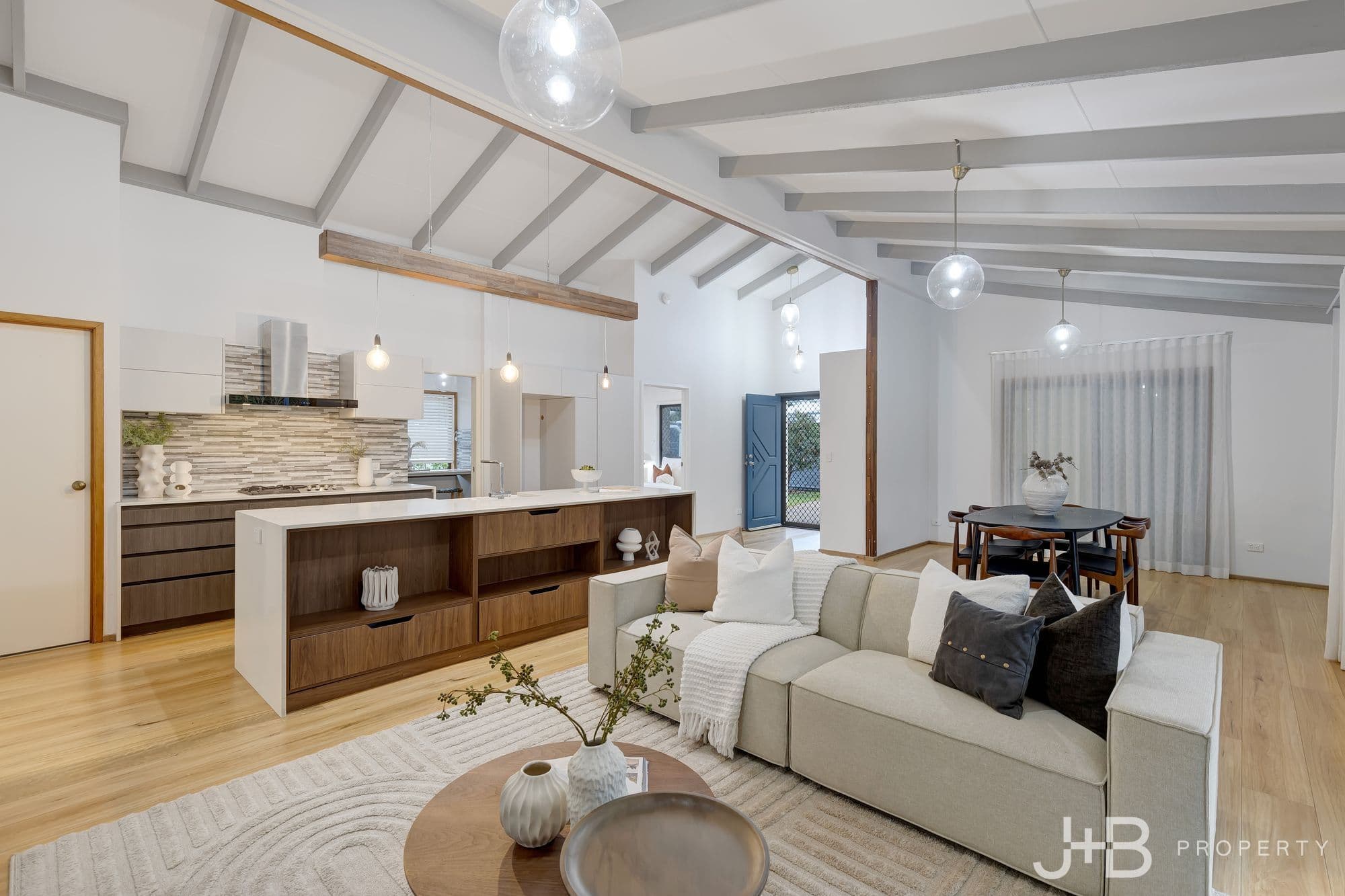 5 circle Court, Rochedale South — photo 1 of 5