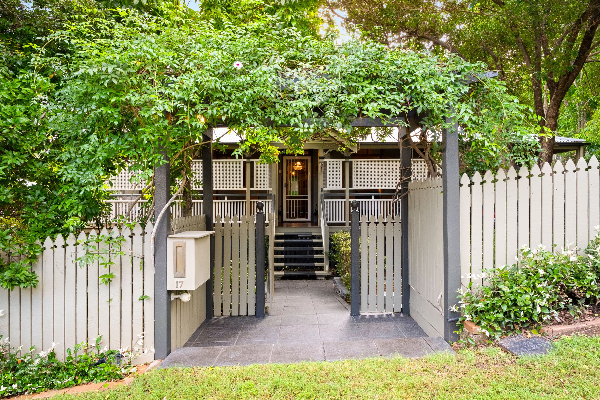 17 Ada Street, Toowong — photo 1 of 16