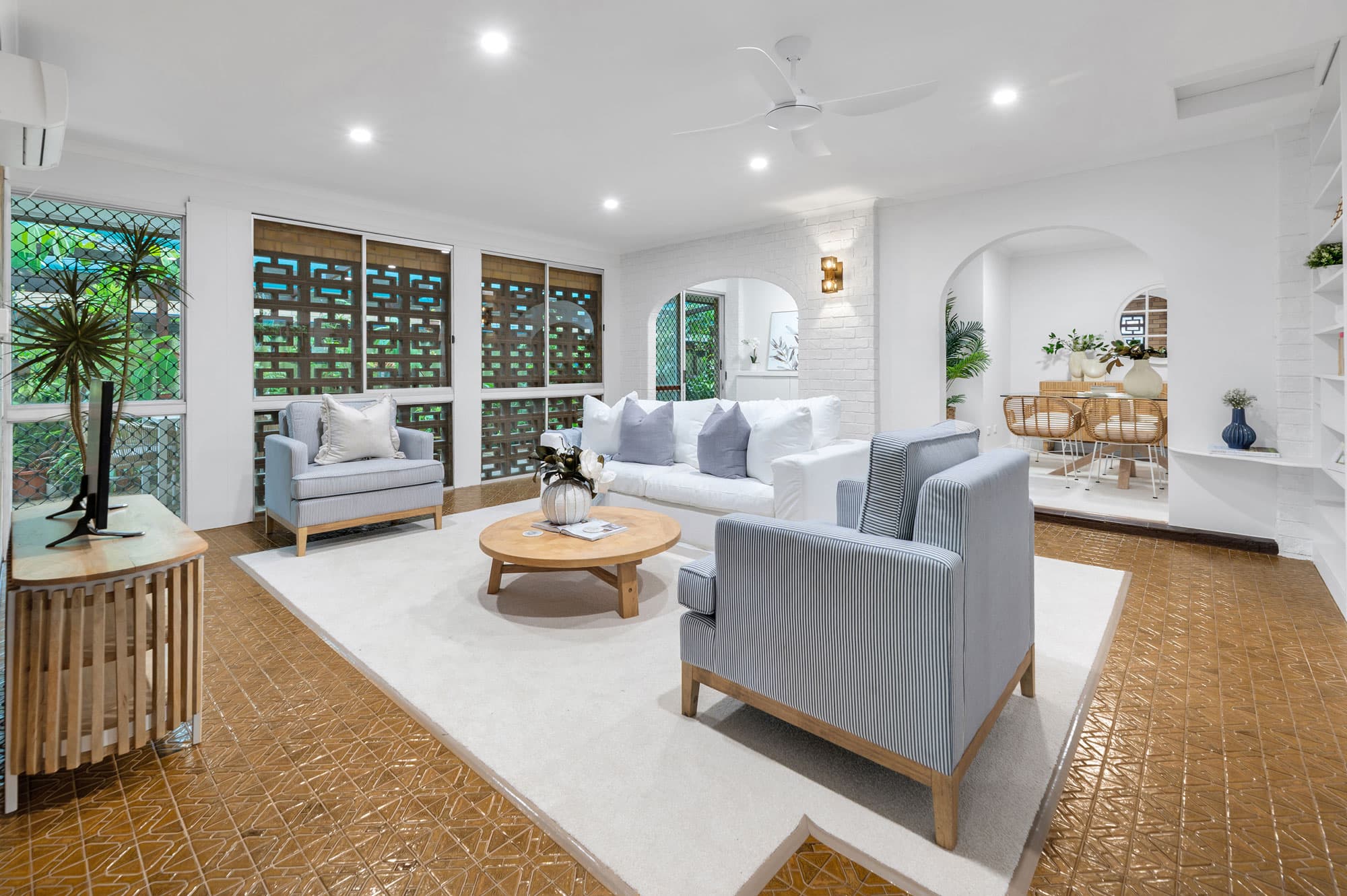 29 Annerley Avenue, Runaway Bay — photo 1 of 5
