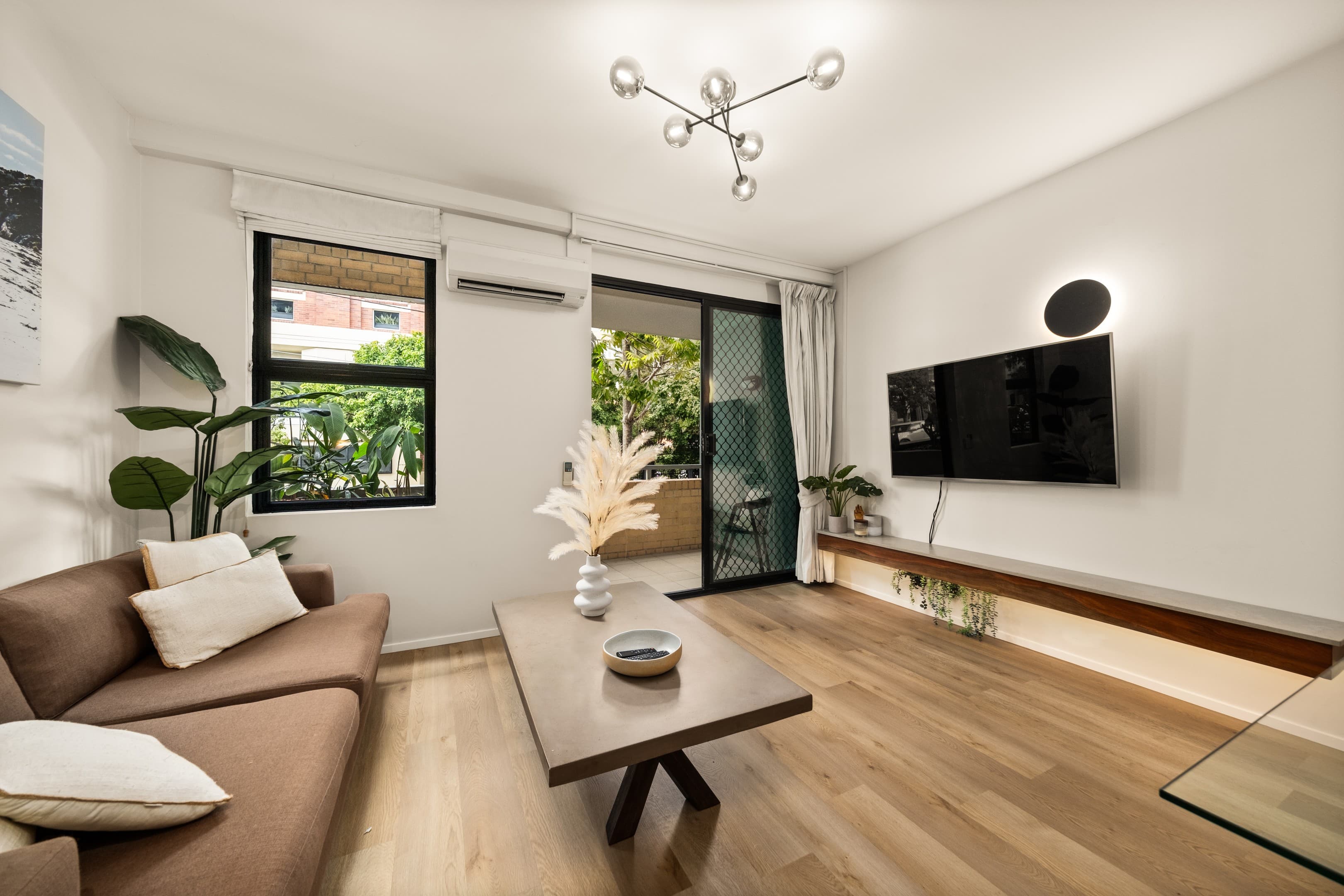 141/139 Commercial Road, Teneriffe — photo 1 of 5