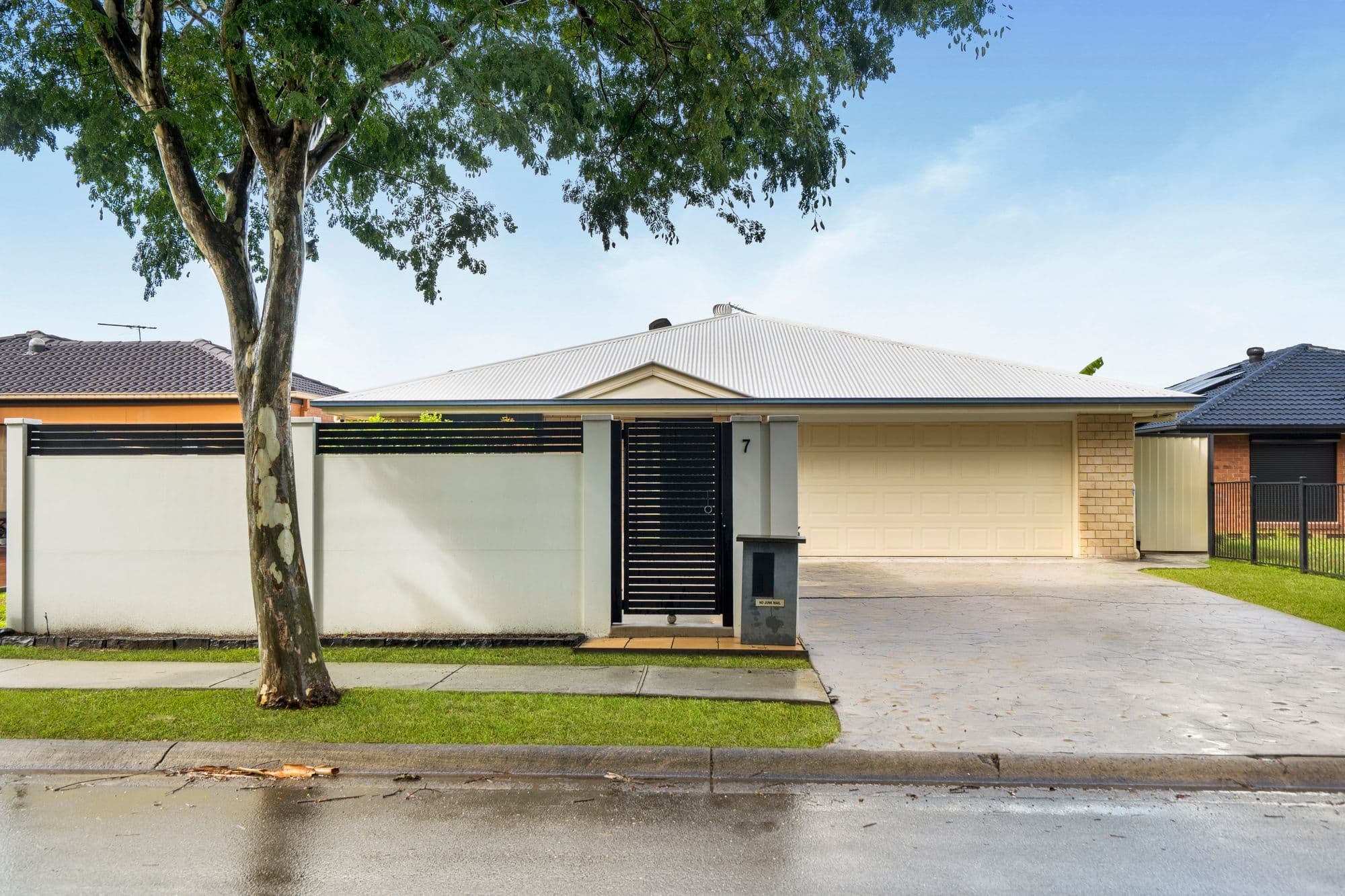 7 Allenby Drive, Meadowbrook — photo 1 of 5