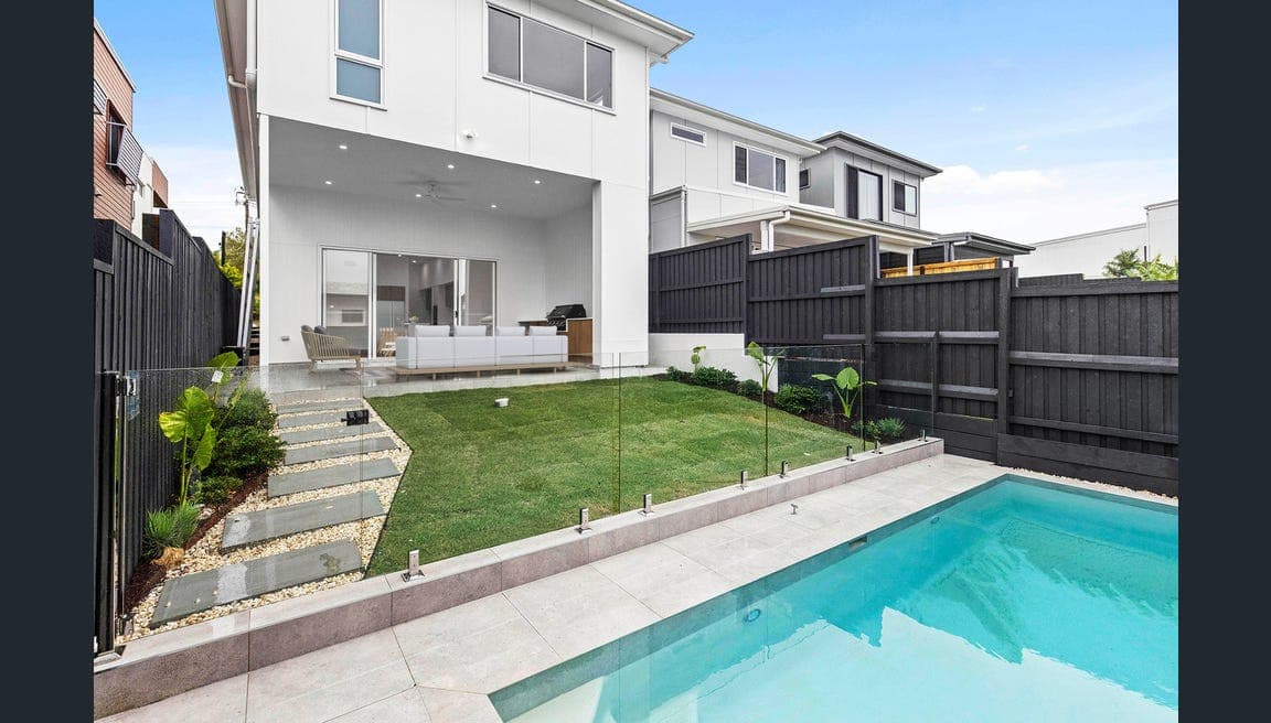 33 Kennington Road, Camp Hill — photo 1 of 12