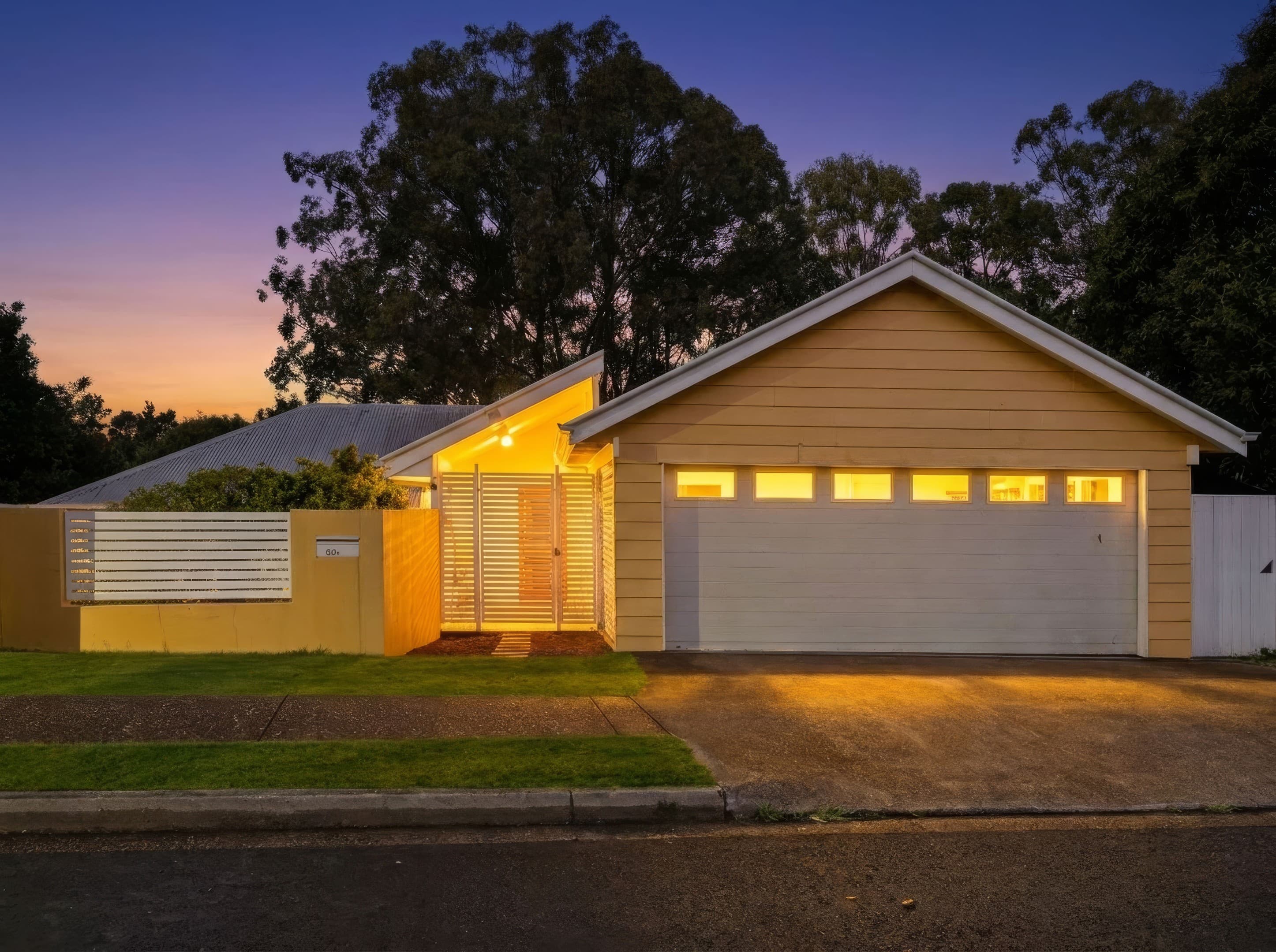 80 View Crescent, Arana Hills — photo 1 of 14