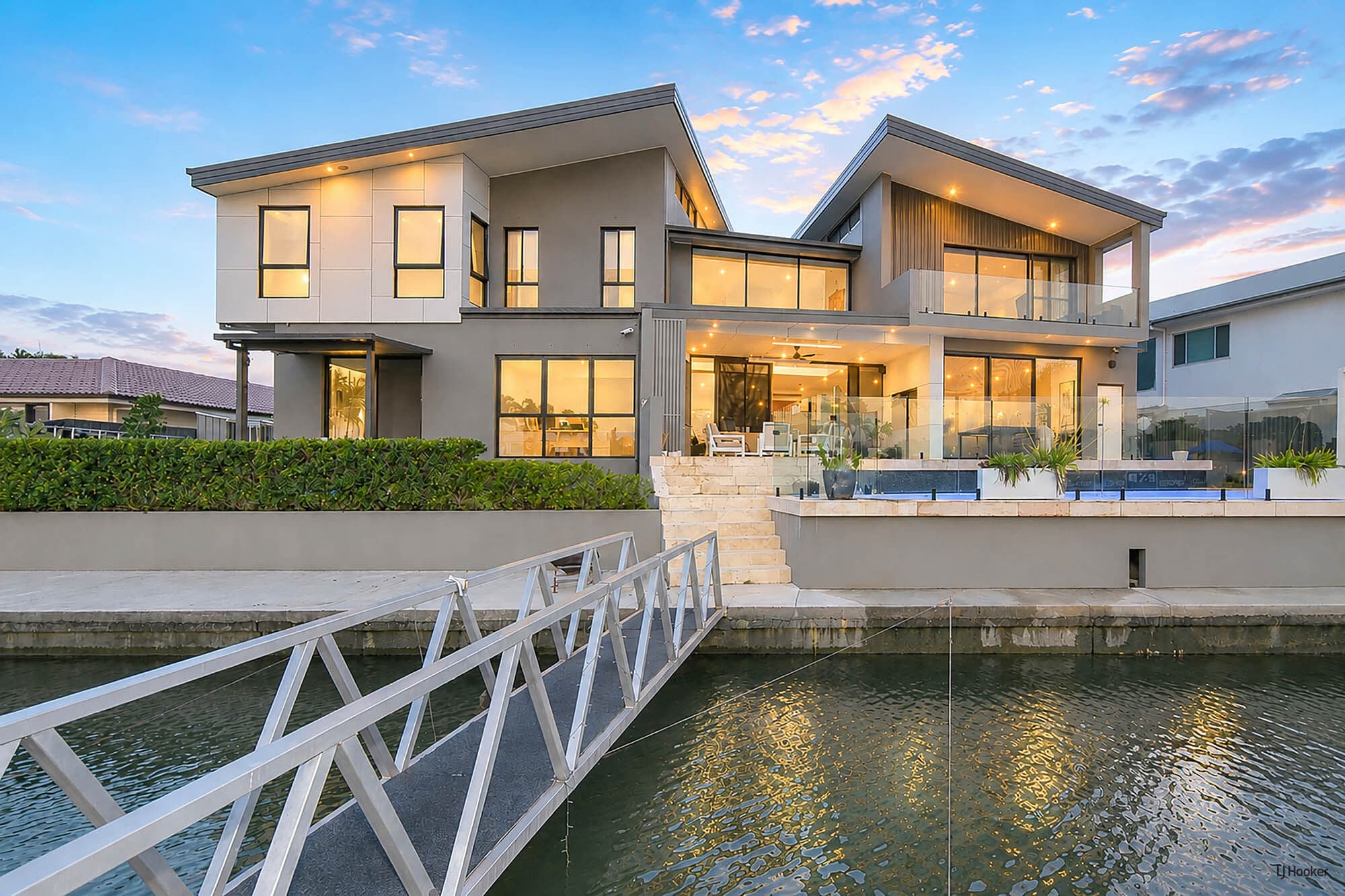 11 Tiller Court, Currumbin Waters — photo 1 of 5