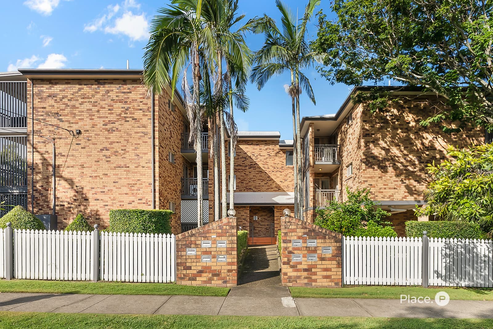2/7 Lamont Road, Wilston — photo 1 of 5
