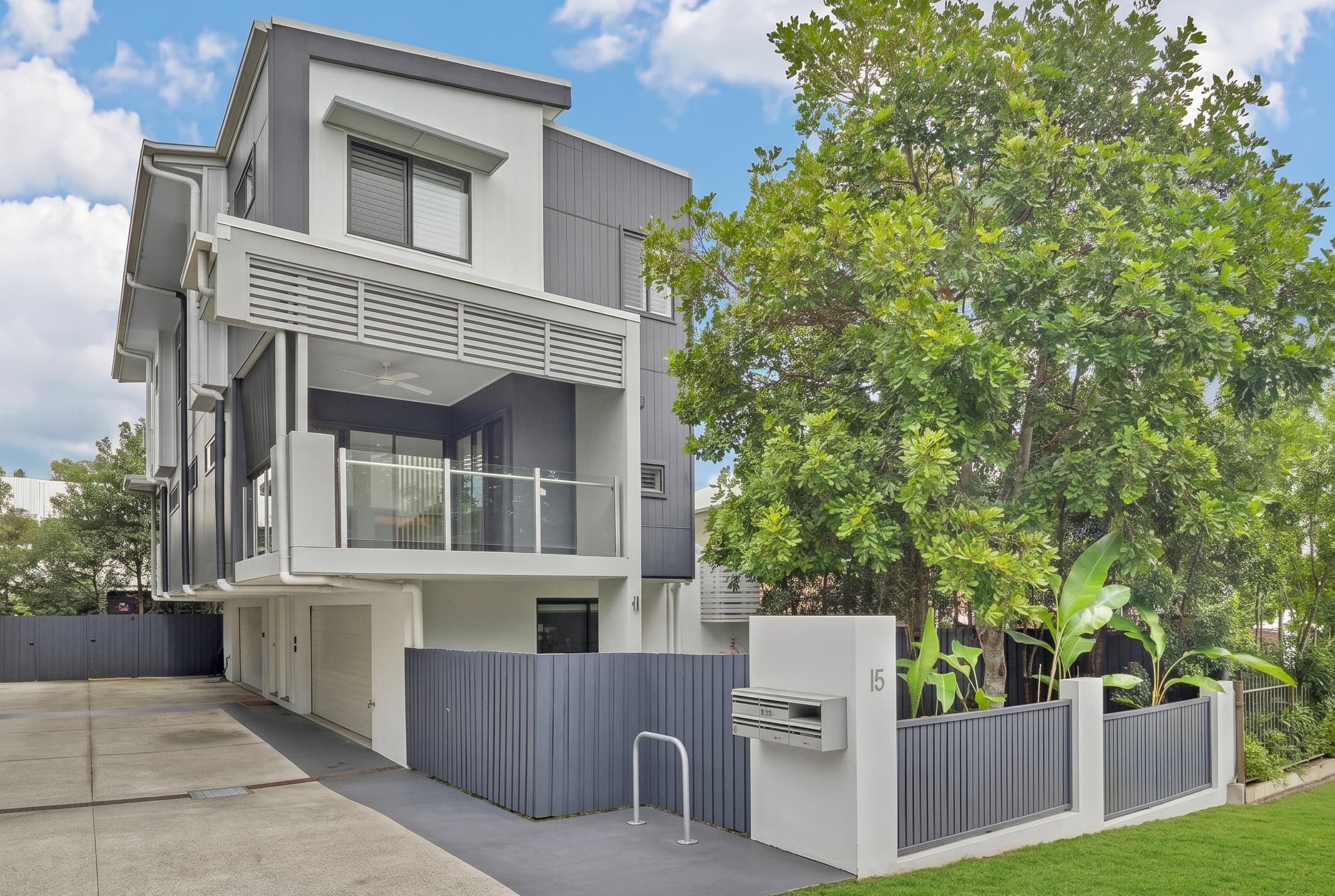 1/15 Gary Street, Morningside — photo 1 of 5