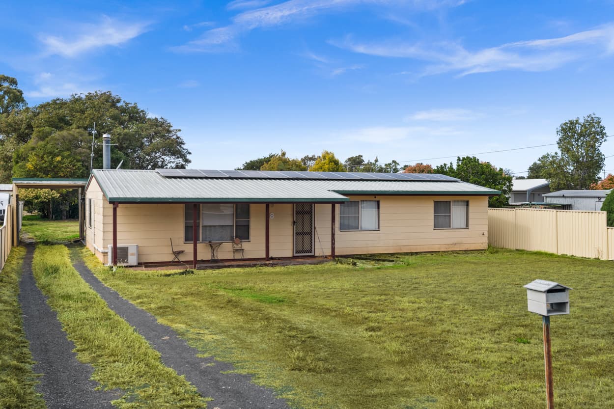 8 Thomas Street, Pittsworth — photo 1 of 5