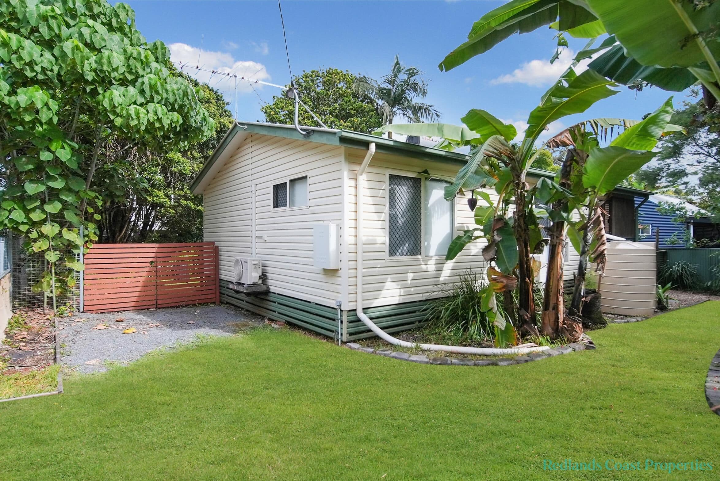 13 Welsby Street, Coochiemudlo Island — photo 1 of 5
