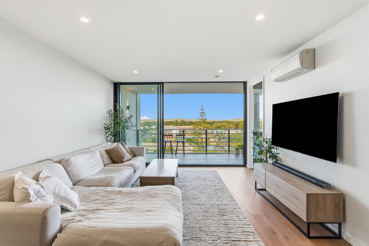 606/13-15 Haig Street, Coolangatta — photo 1 of 5