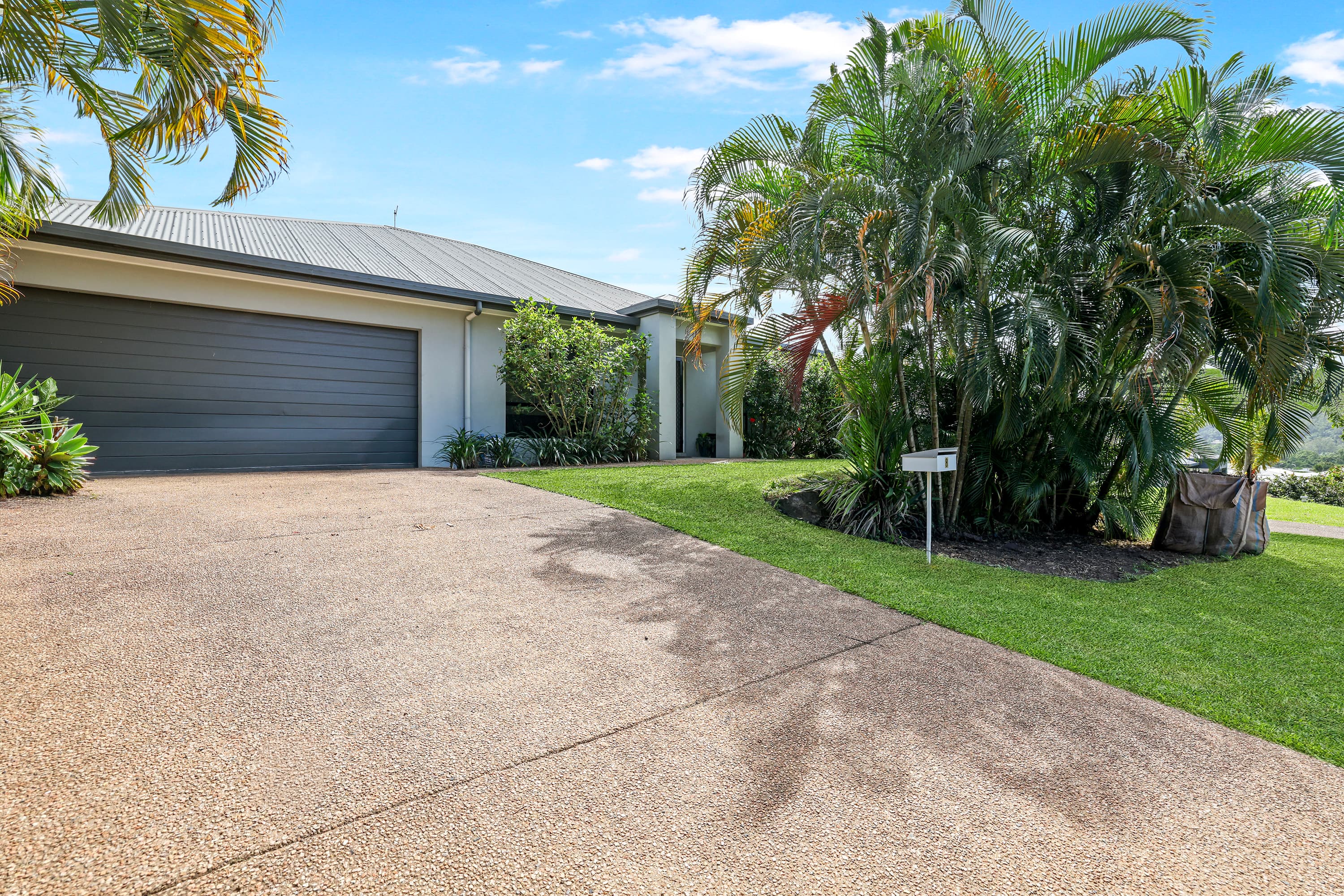 8 Hamelin Street, Bentley Park — photo 1 of 5