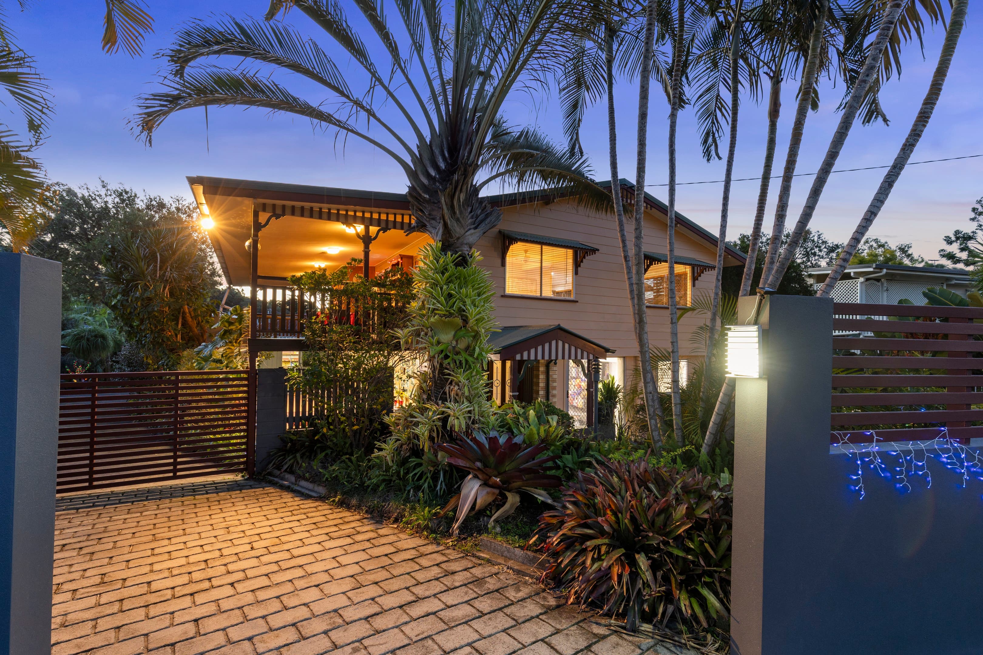 12 Pettys Road, Everton Hills — photo 1 of 7