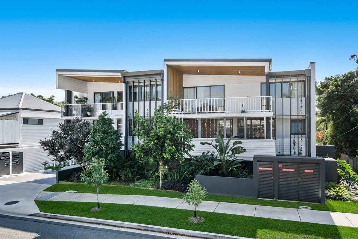 12/10 Bay Terrace, Wynnum — photo 1 of 5