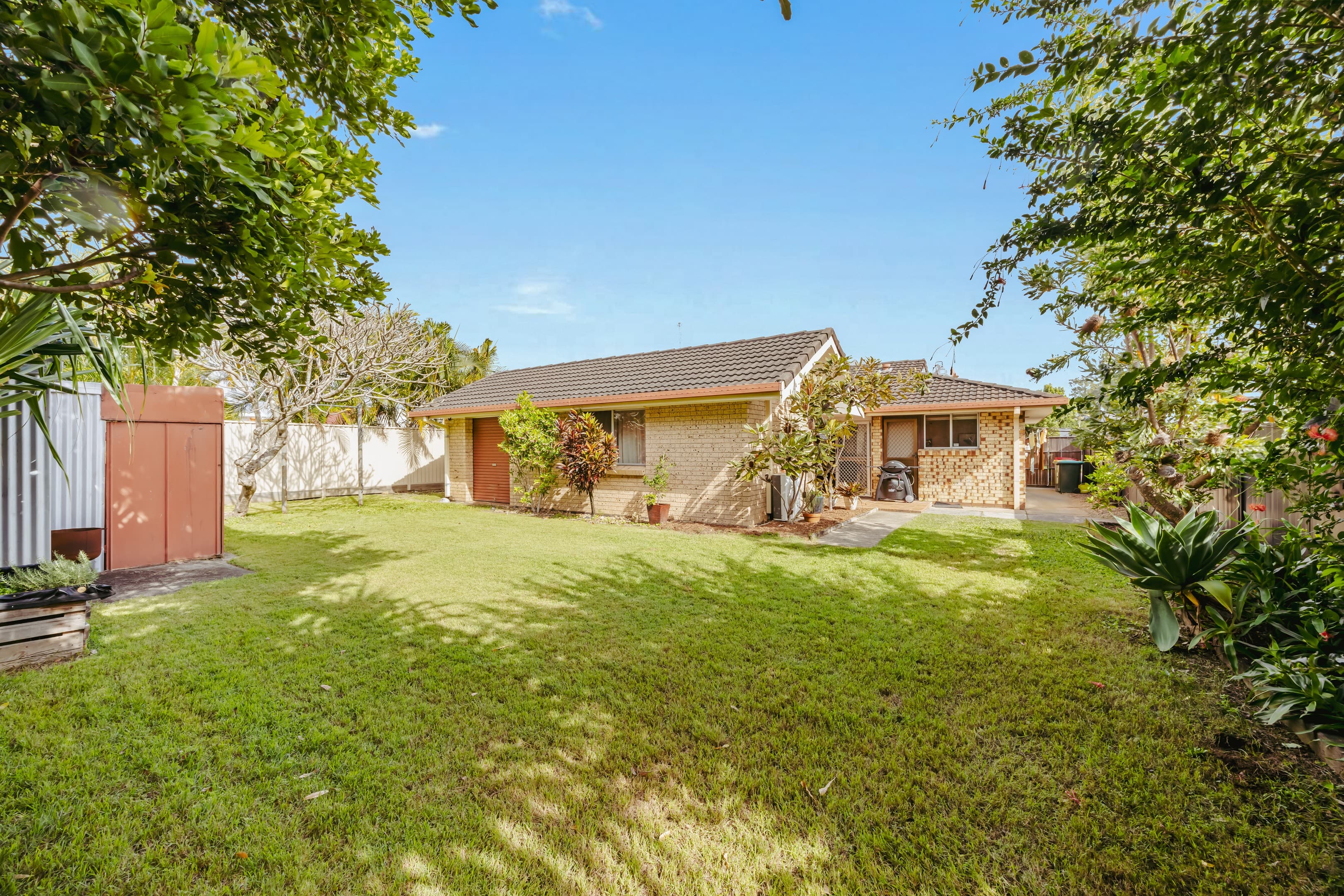 25 Anthony Drive, Burleigh Waters — photo 1 of 5