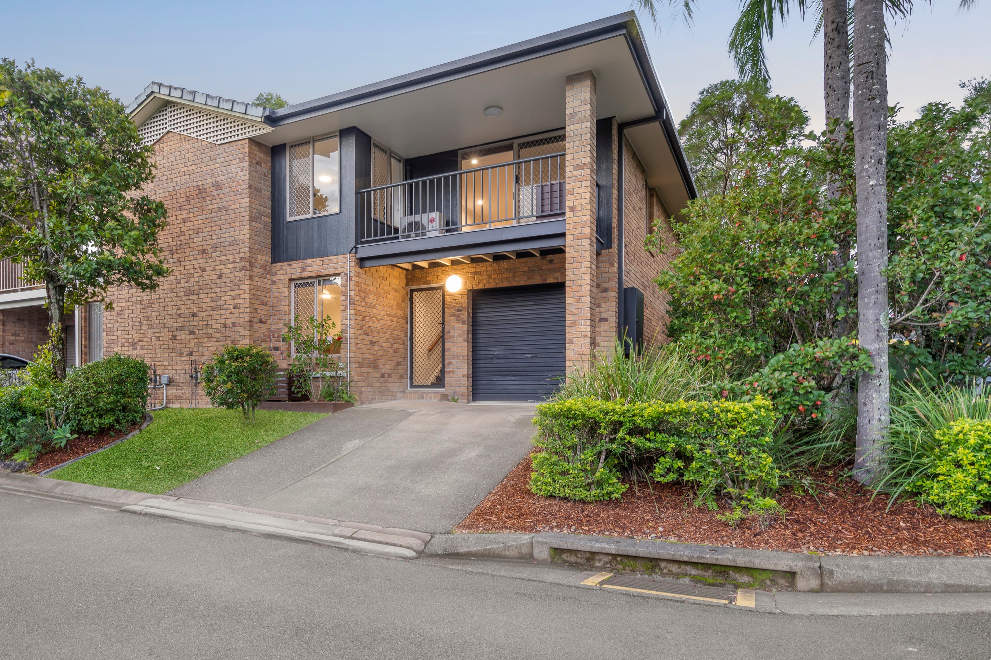 13/14 Bourton Road, Merrimac — photo 1 of 5