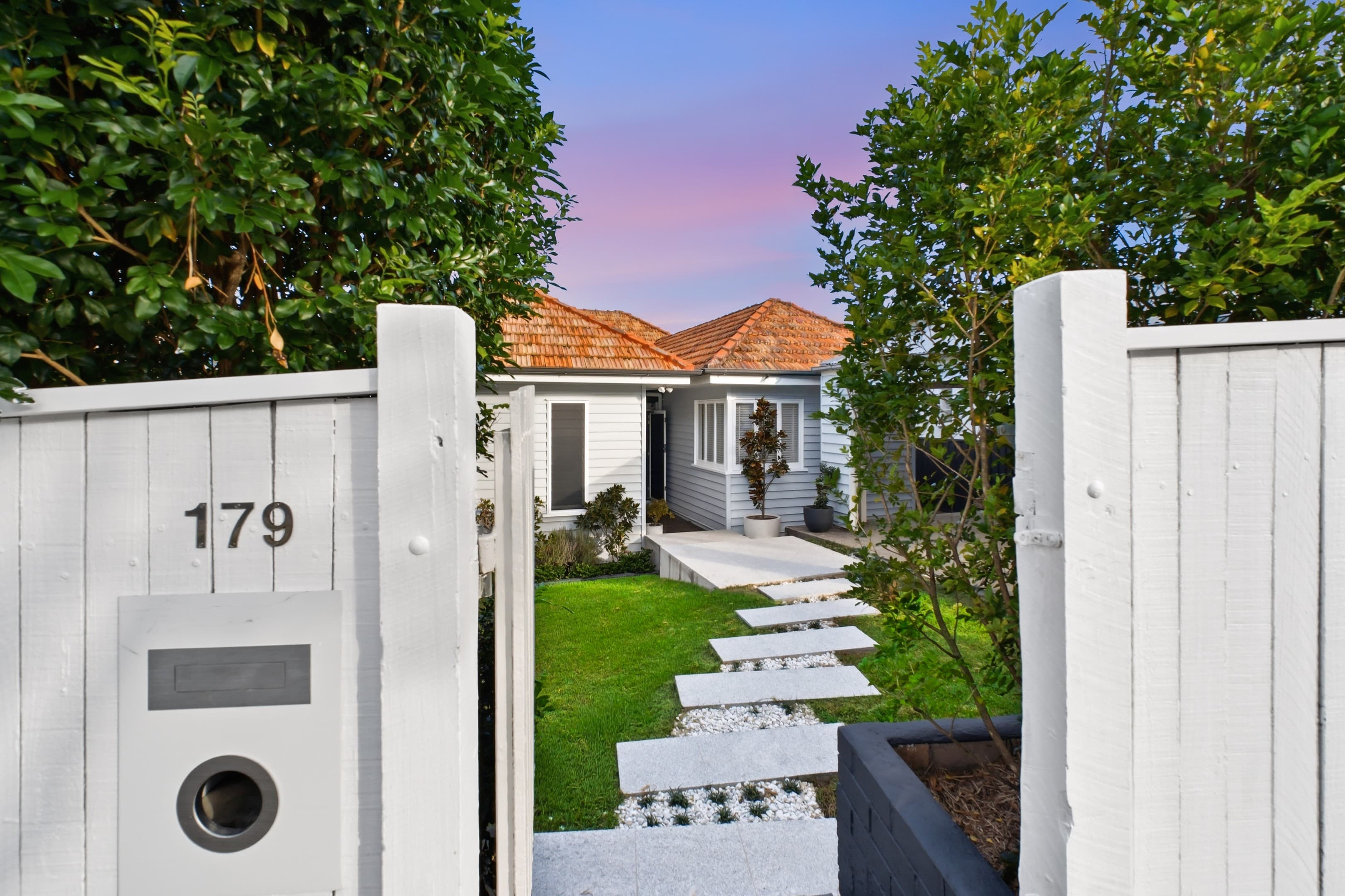 179 Abbotsleigh Street, Holland Park — photo 1 of 5