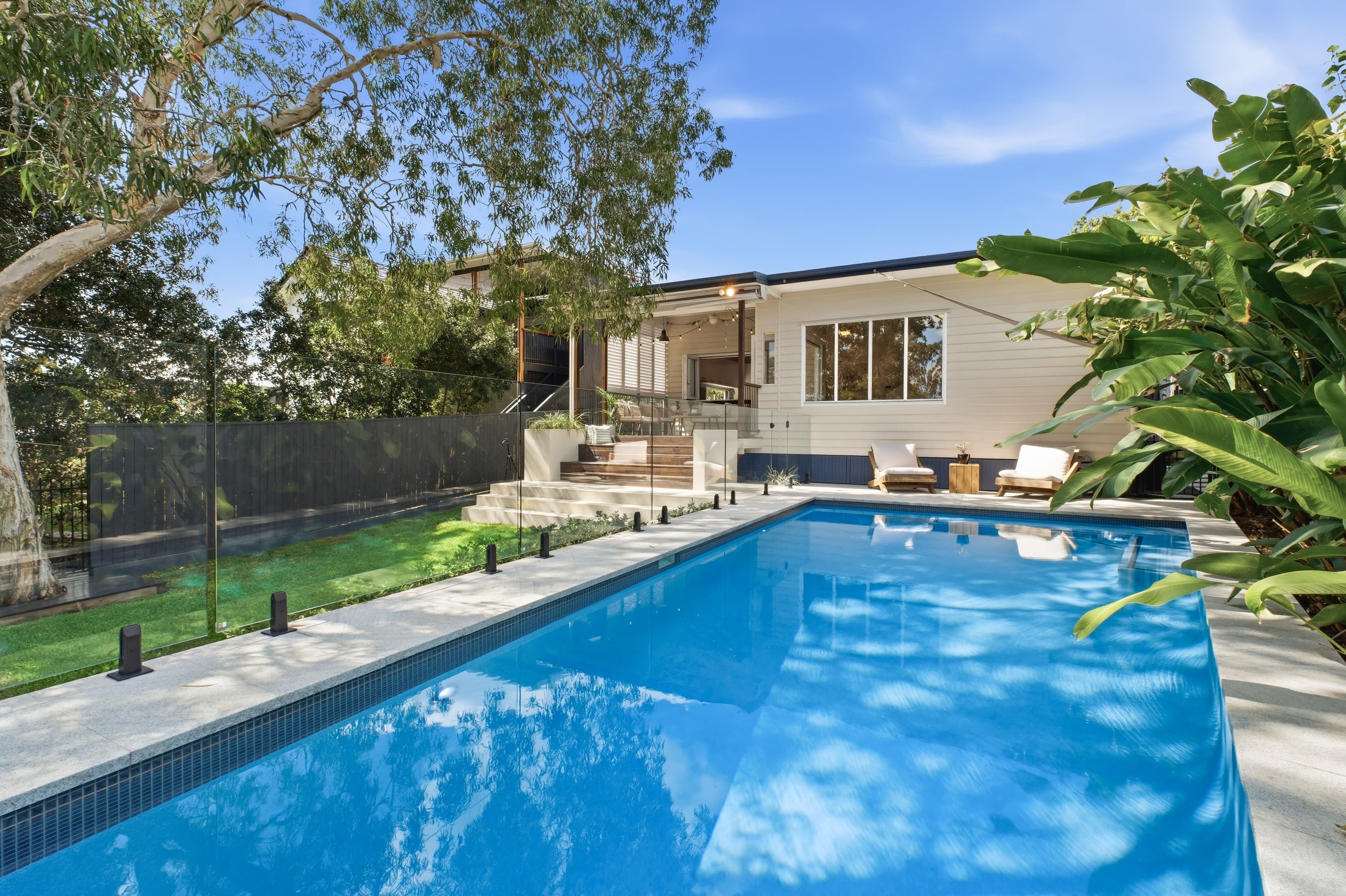 93 Sterculia Avenue, Holland Park West — photo 1 of 5