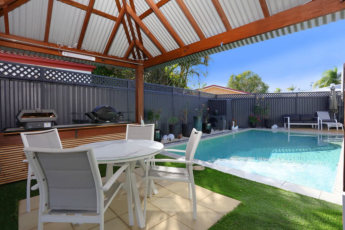 6 Manacor Place, Coombabah — photo 1 of 5