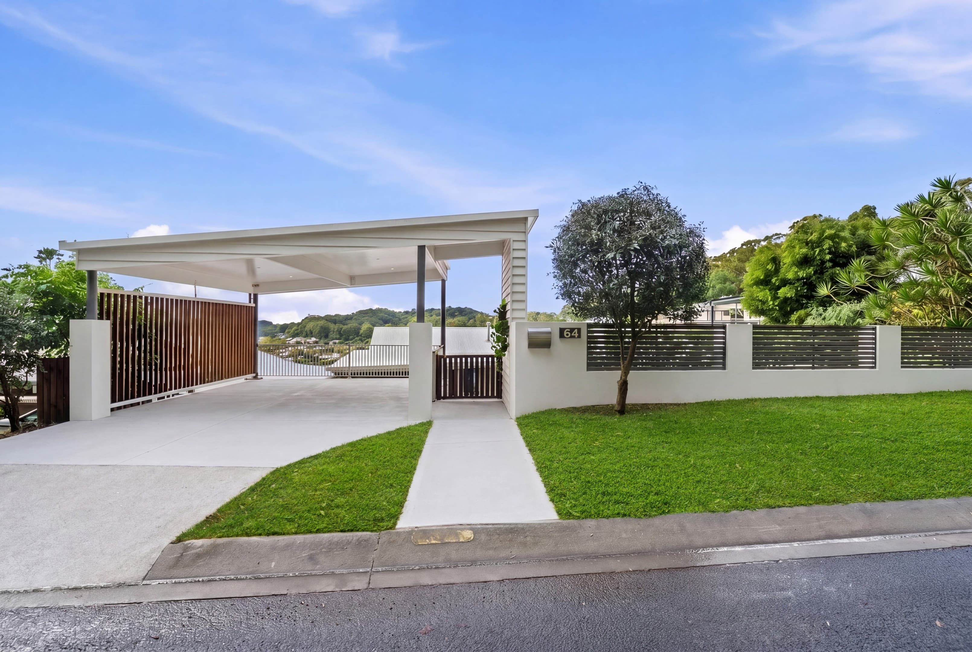 64 Hoffschildt Drive, Currumbin Waters — photo 1 of 5
