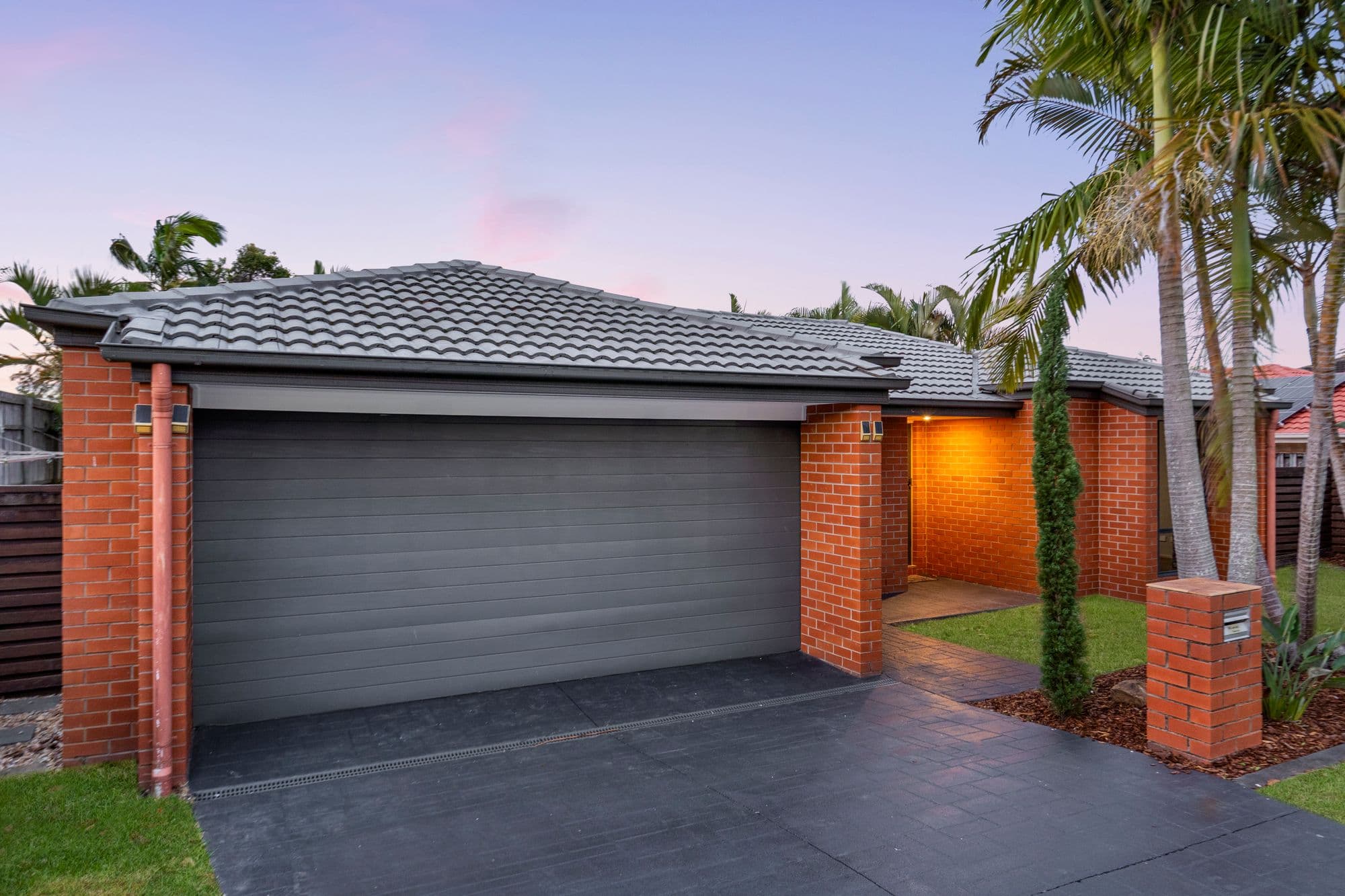 1 Mimosa Street, Parkinson — photo 1 of 5