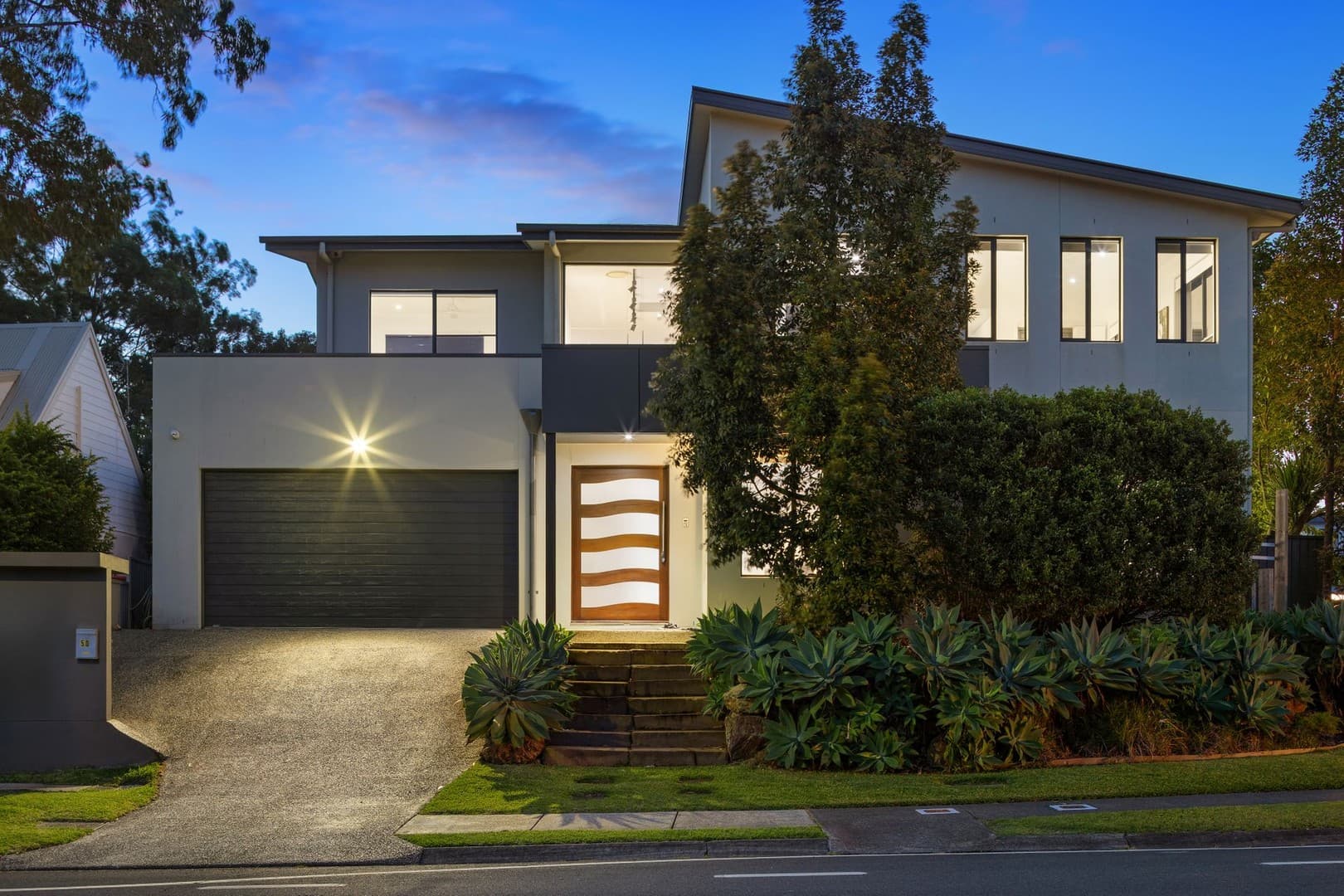 50 Alison Road, Carrara — photo 1 of 5