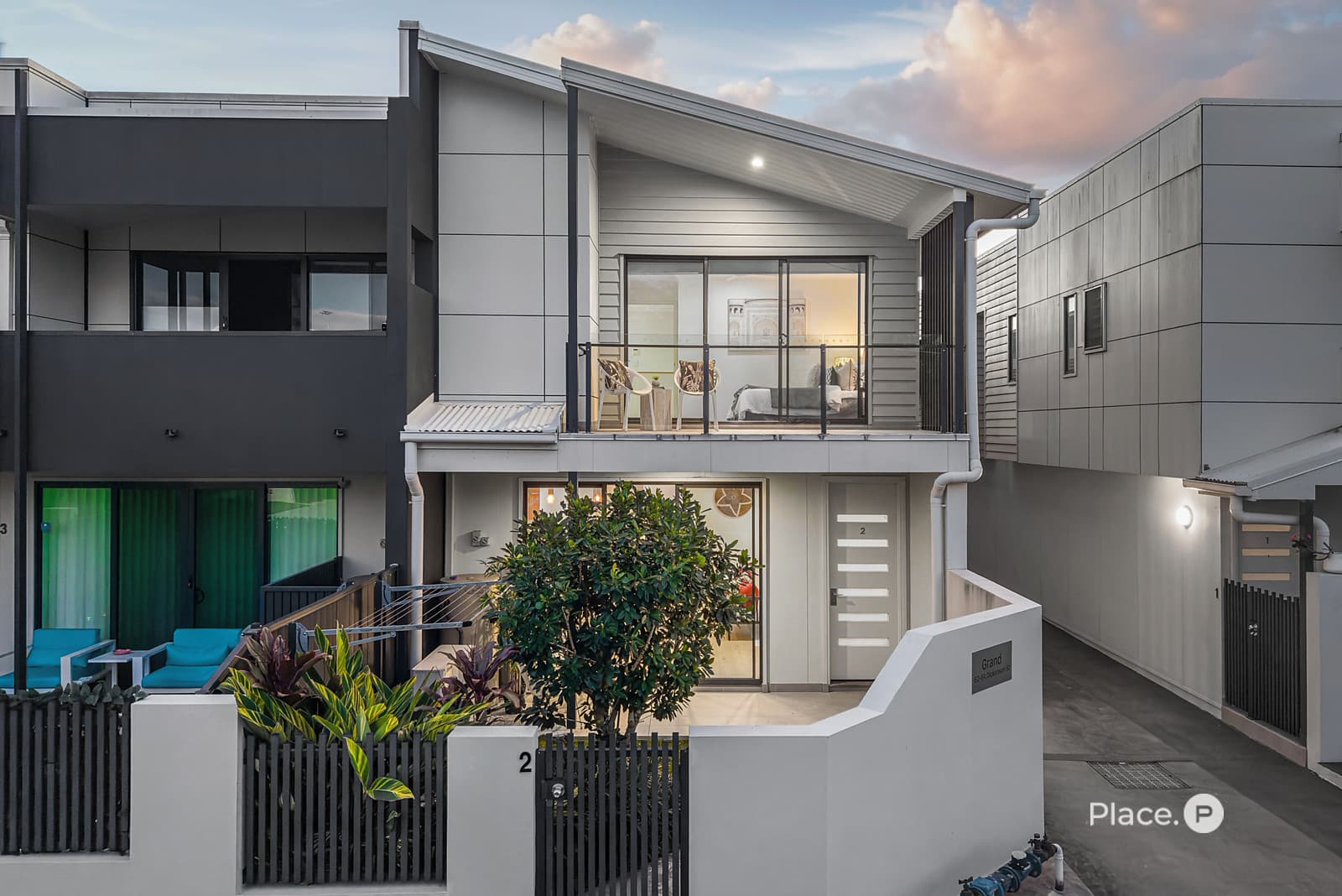 2/62 Dickenson Street, Carina — photo 1 of 5