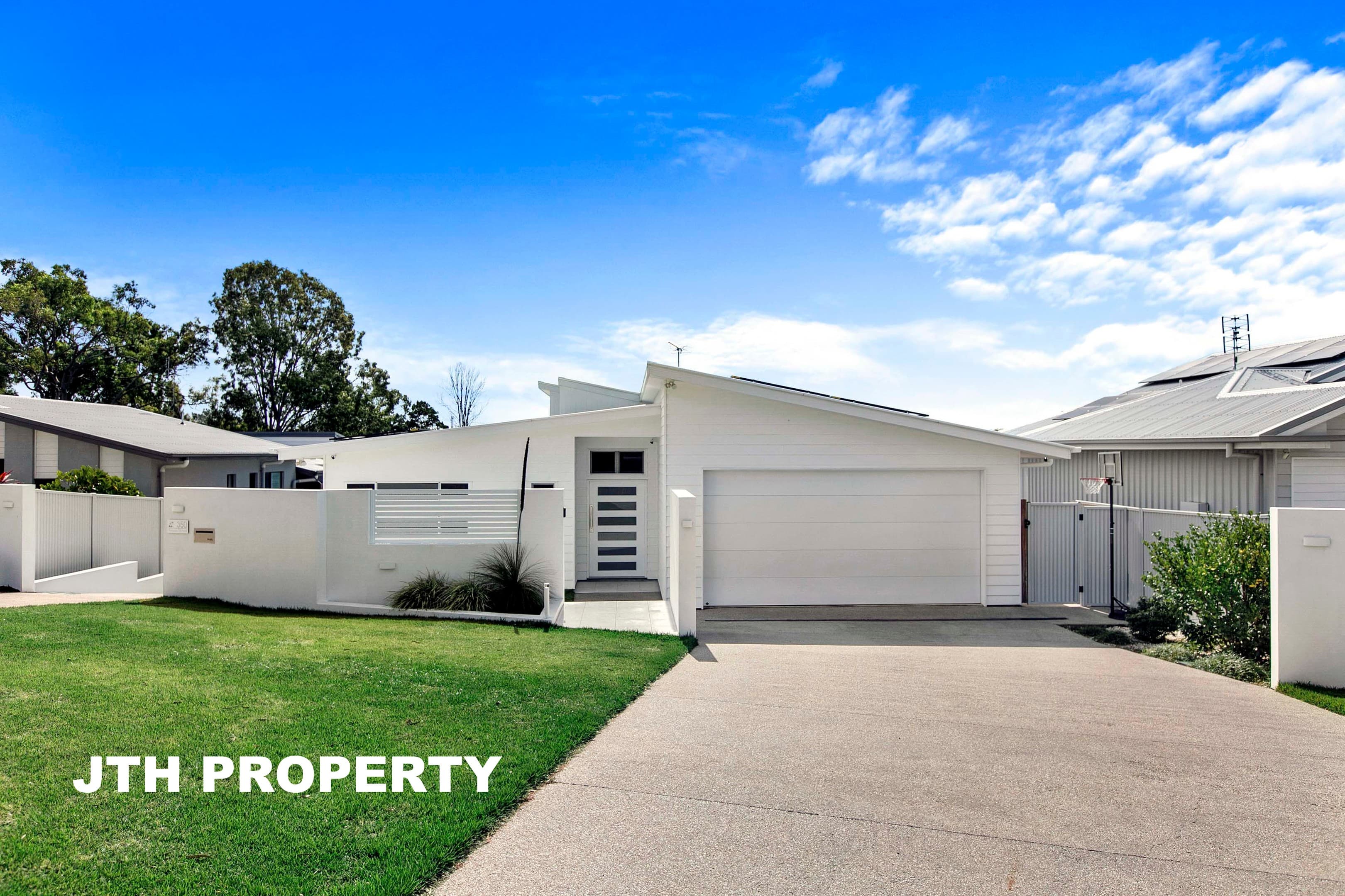350 Torquay Terrace, Torquay — photo 1 of 5