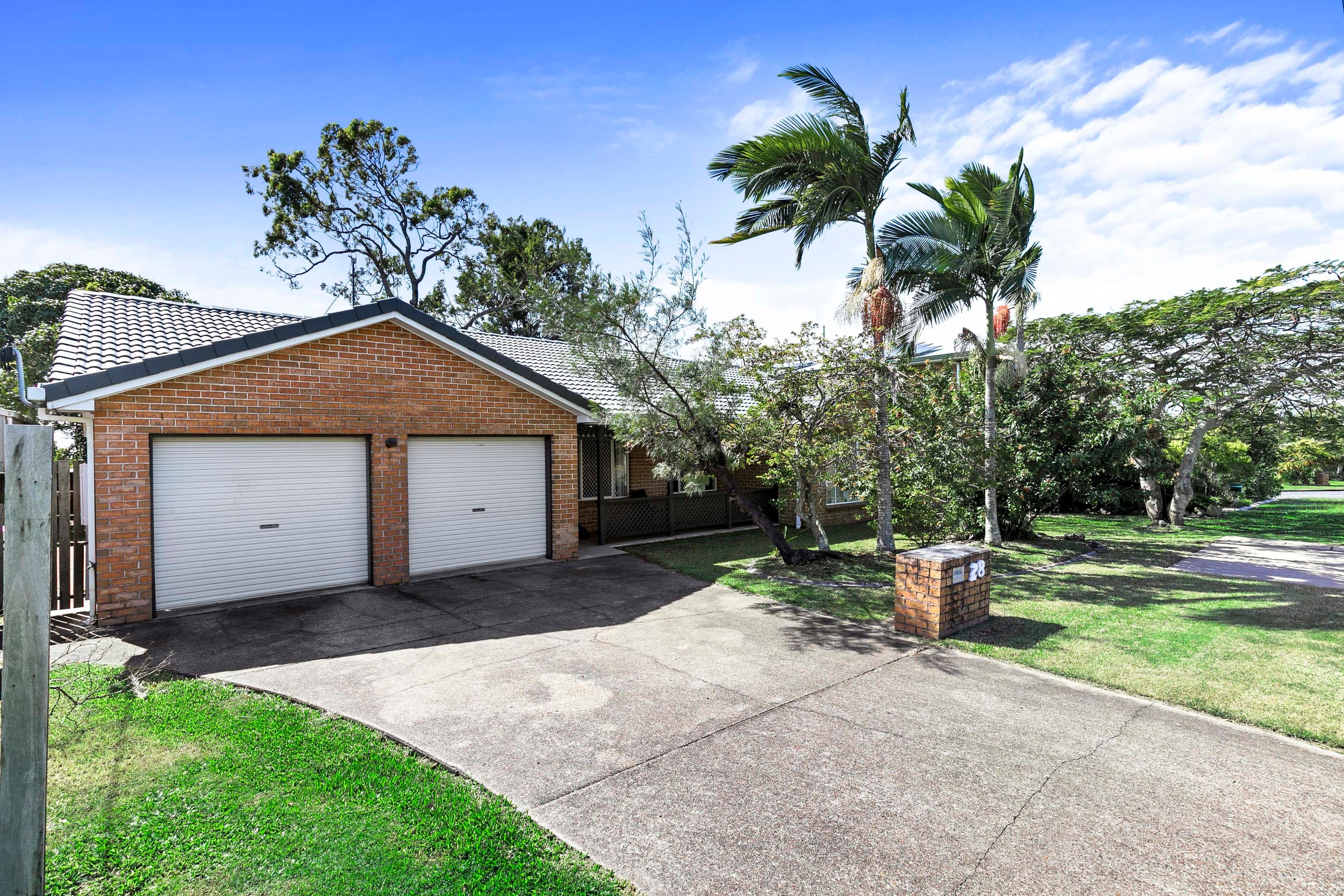 28 Hillcrest Avenue, Scarness — photo 1 of 5