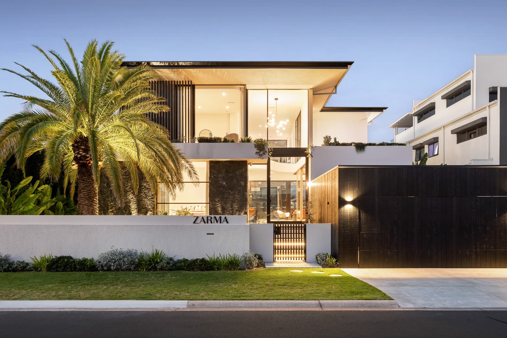 5 Monte Vista Court, Broadbeach Waters — photo 1 of 5
