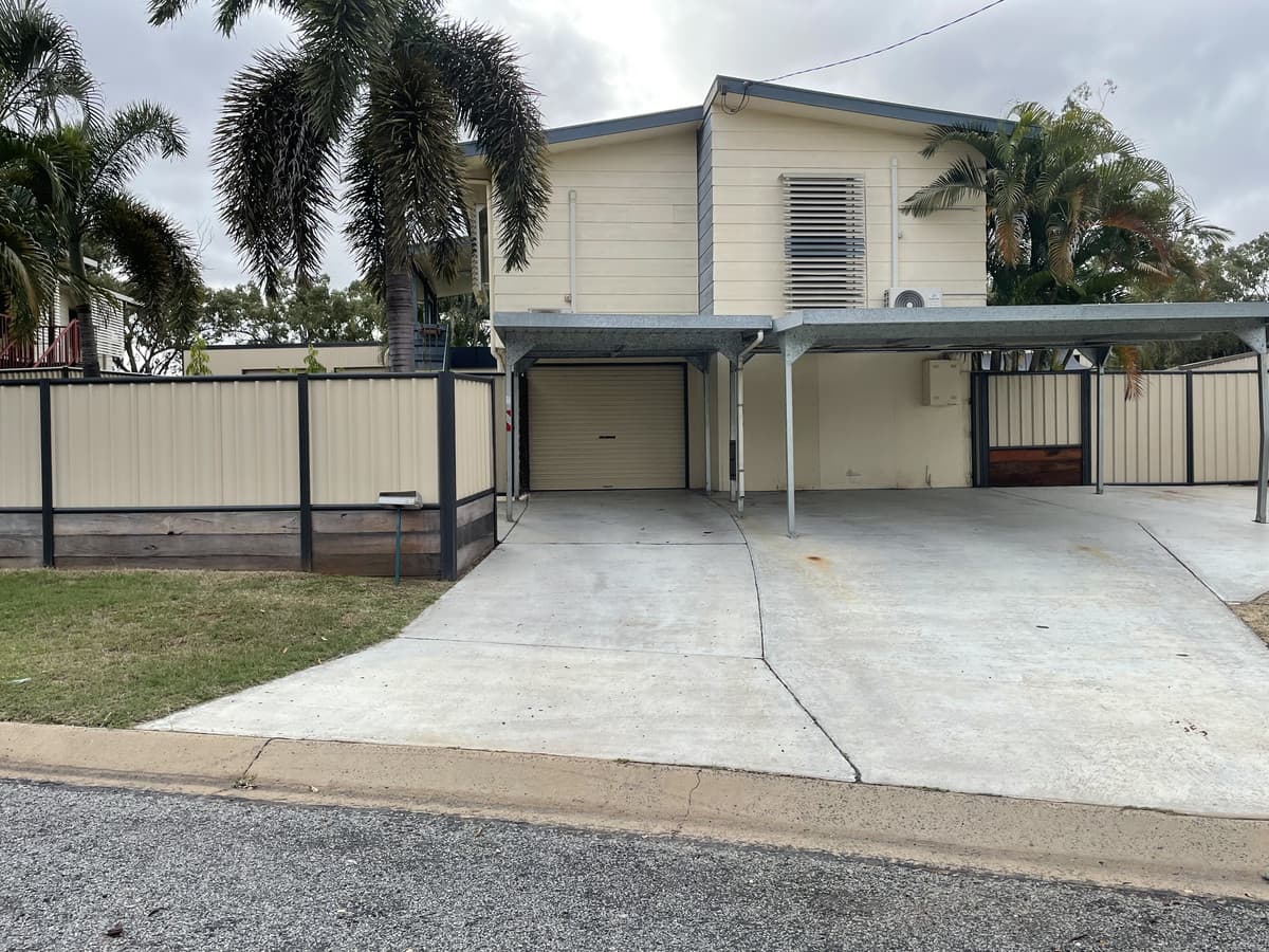 29 Goolagong Crescent, Moranbah — photo 1 of 5