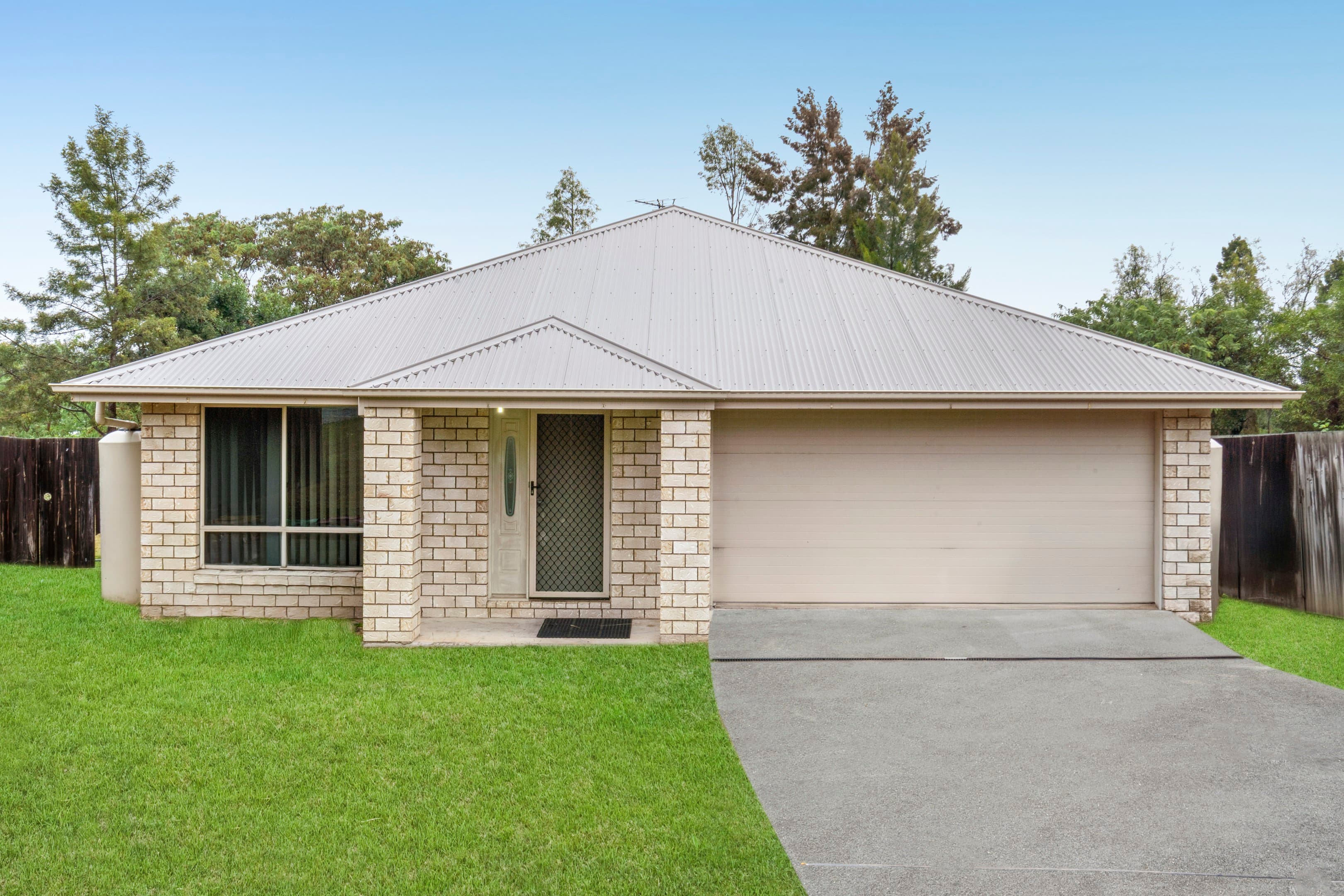 19 Claydon Place, Rosewood — photo 1 of 5