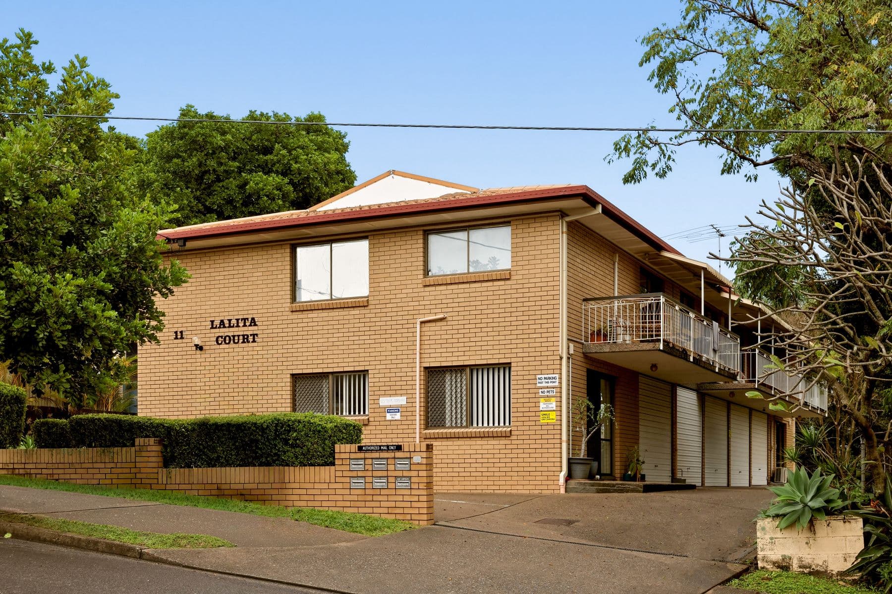 2/11 Galway Street, Greenslopes — photo 1 of 5