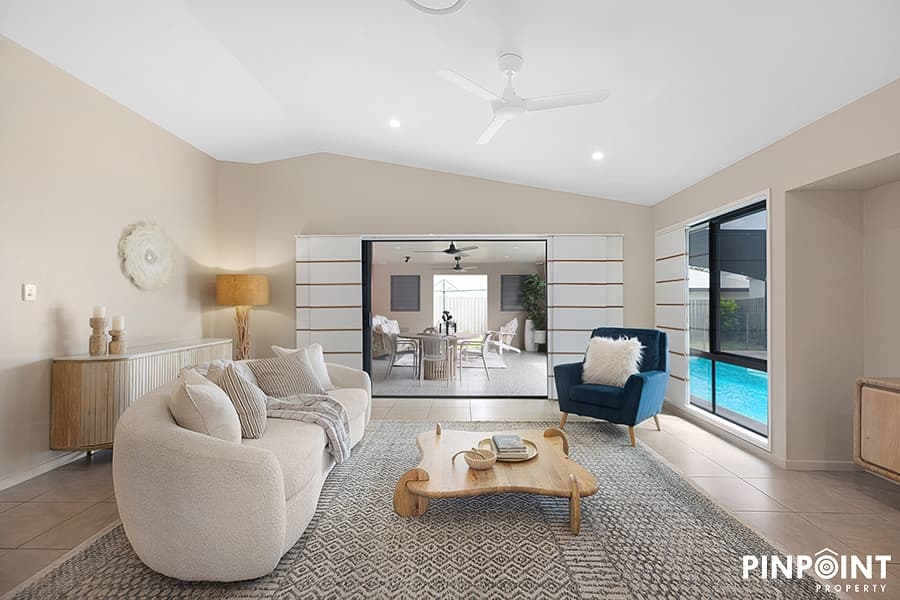 19 Gingham Street, Glenella — photo 1 of 5