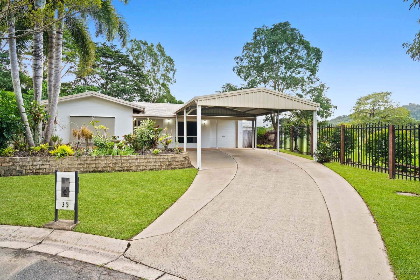 35 Opaline Close, Brinsmead — photo 1 of 5
