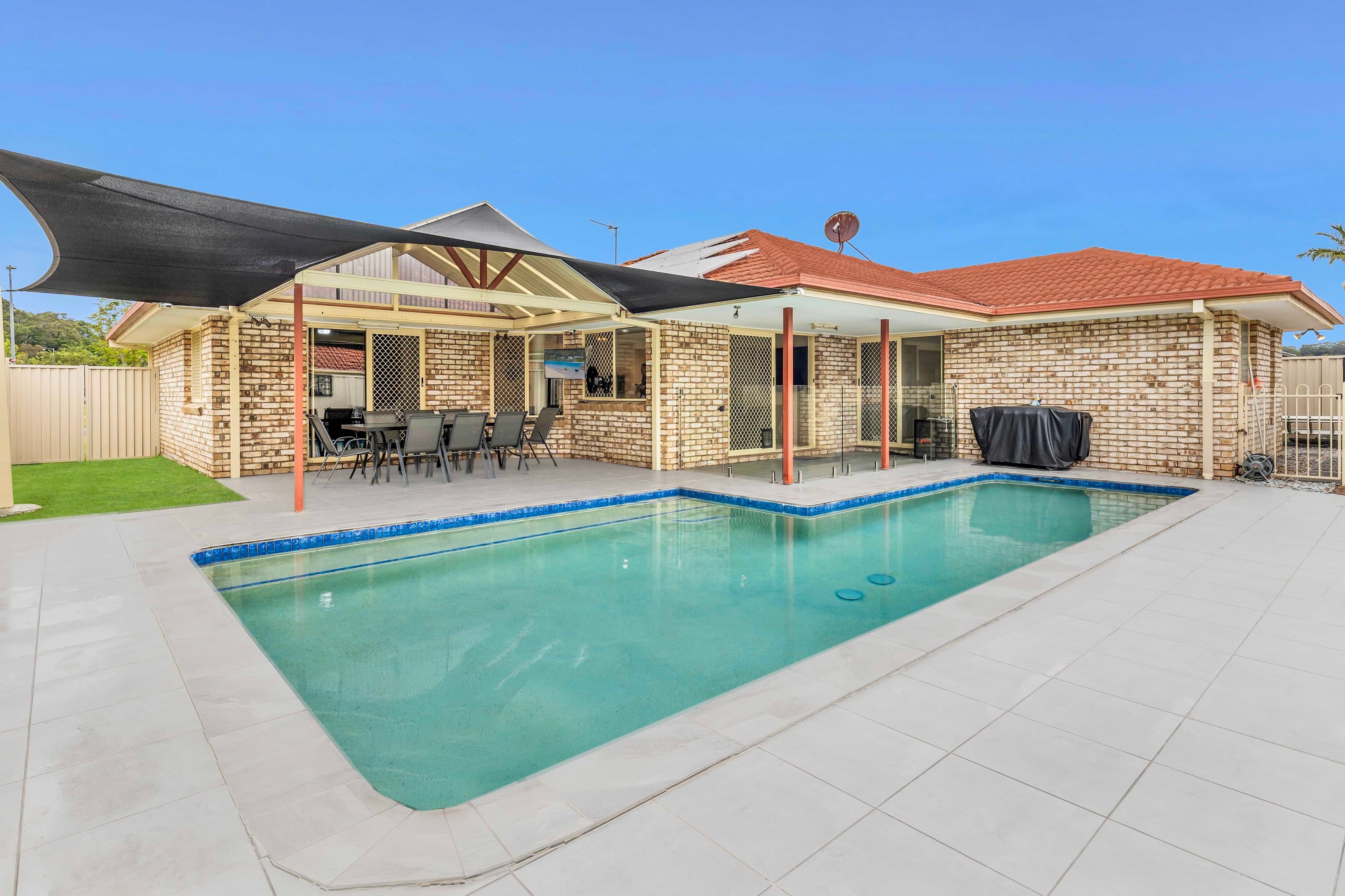 130 Bienvenue Drive, Currumbin Waters — photo 1 of 5