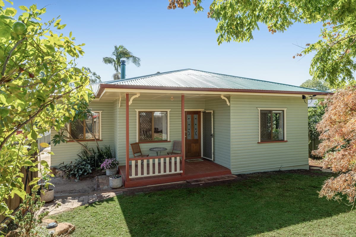 185c Jellicoe Street, Newtown — photo 1 of 5