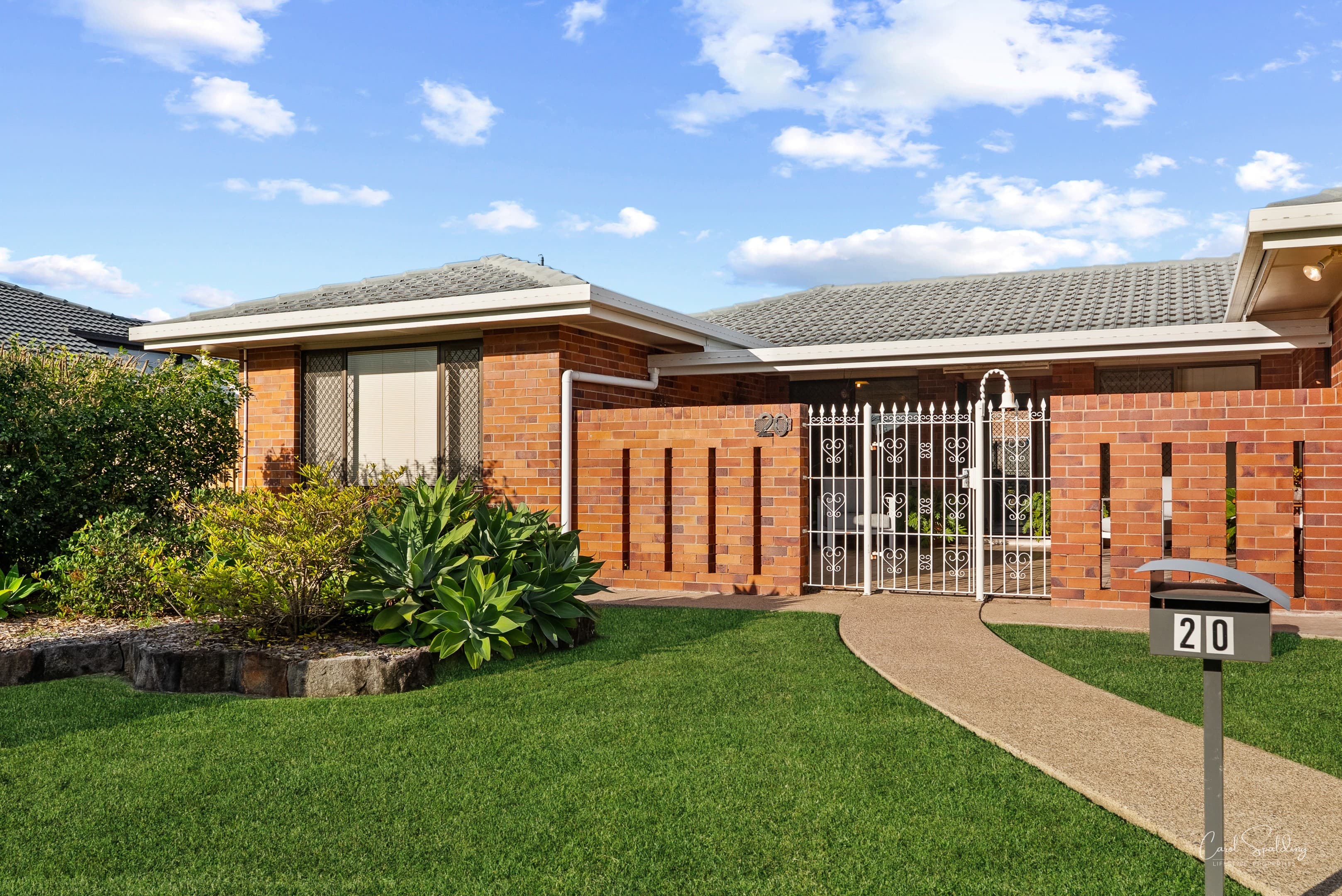 20 Lindisfarne Street, Carindale — photo 1 of 21