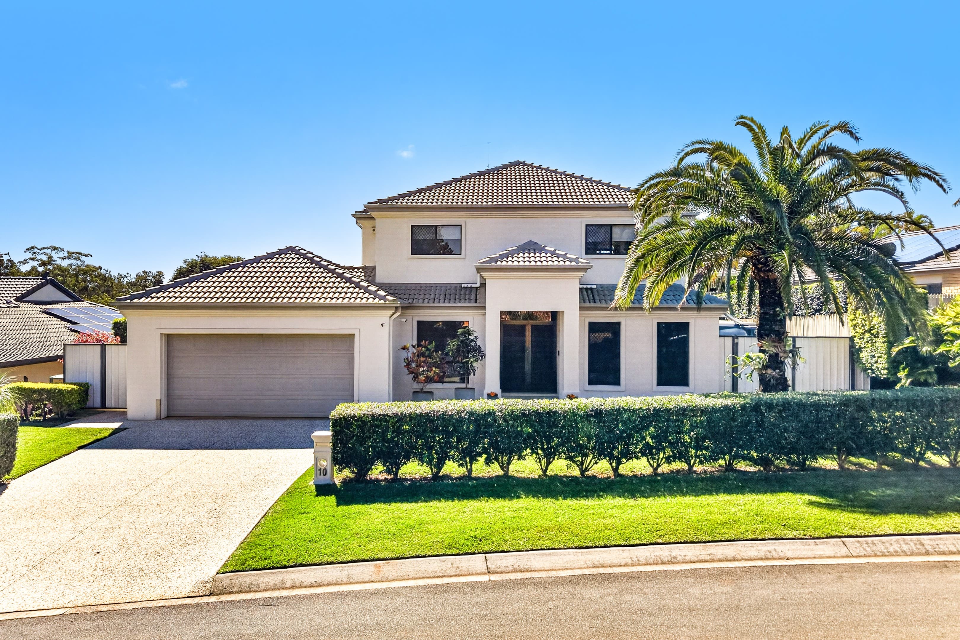 10 Hilary Avenue, Redland Bay — photo 1 of 5