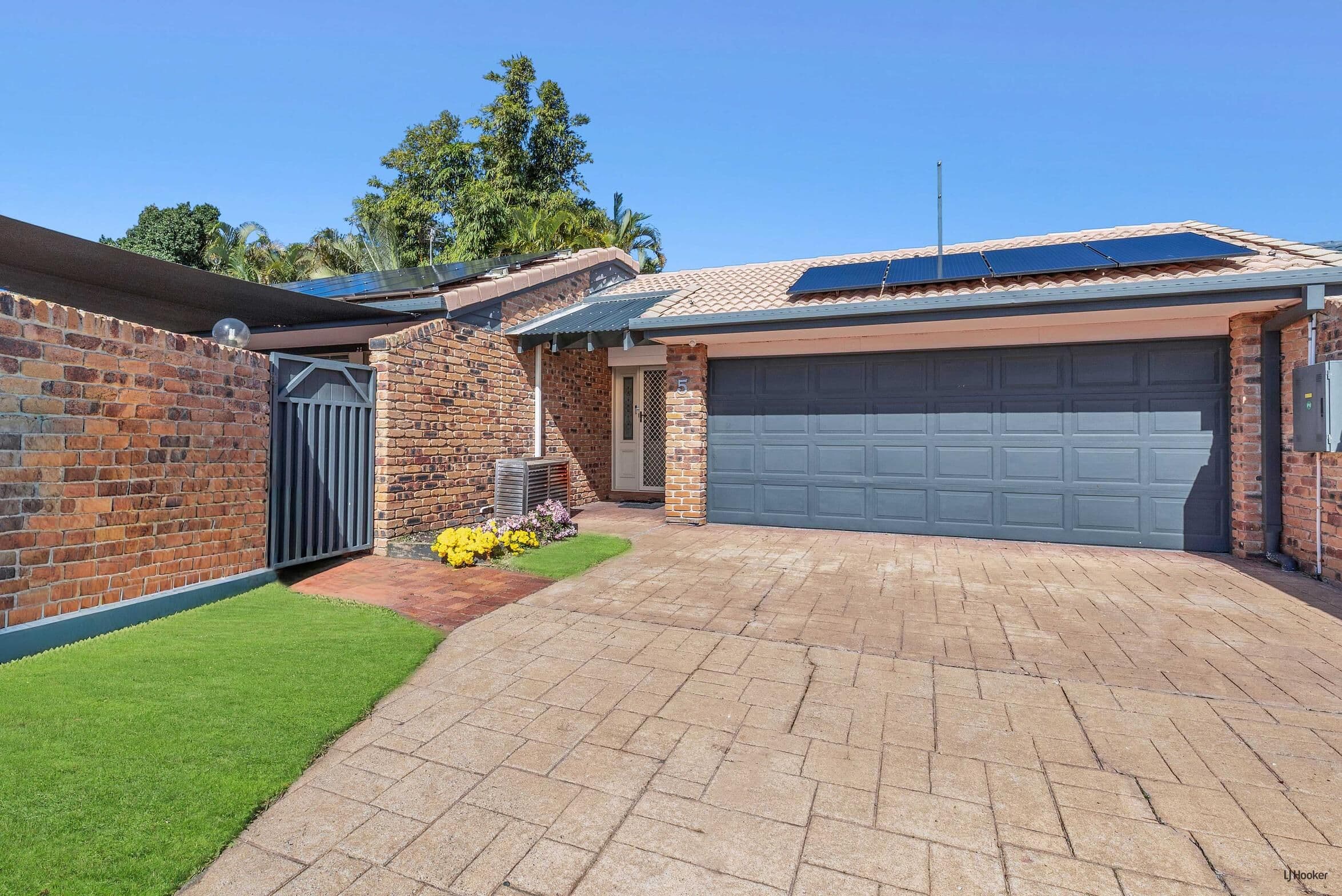 5 Oriole Court, Burleigh Waters — photo 1 of 5