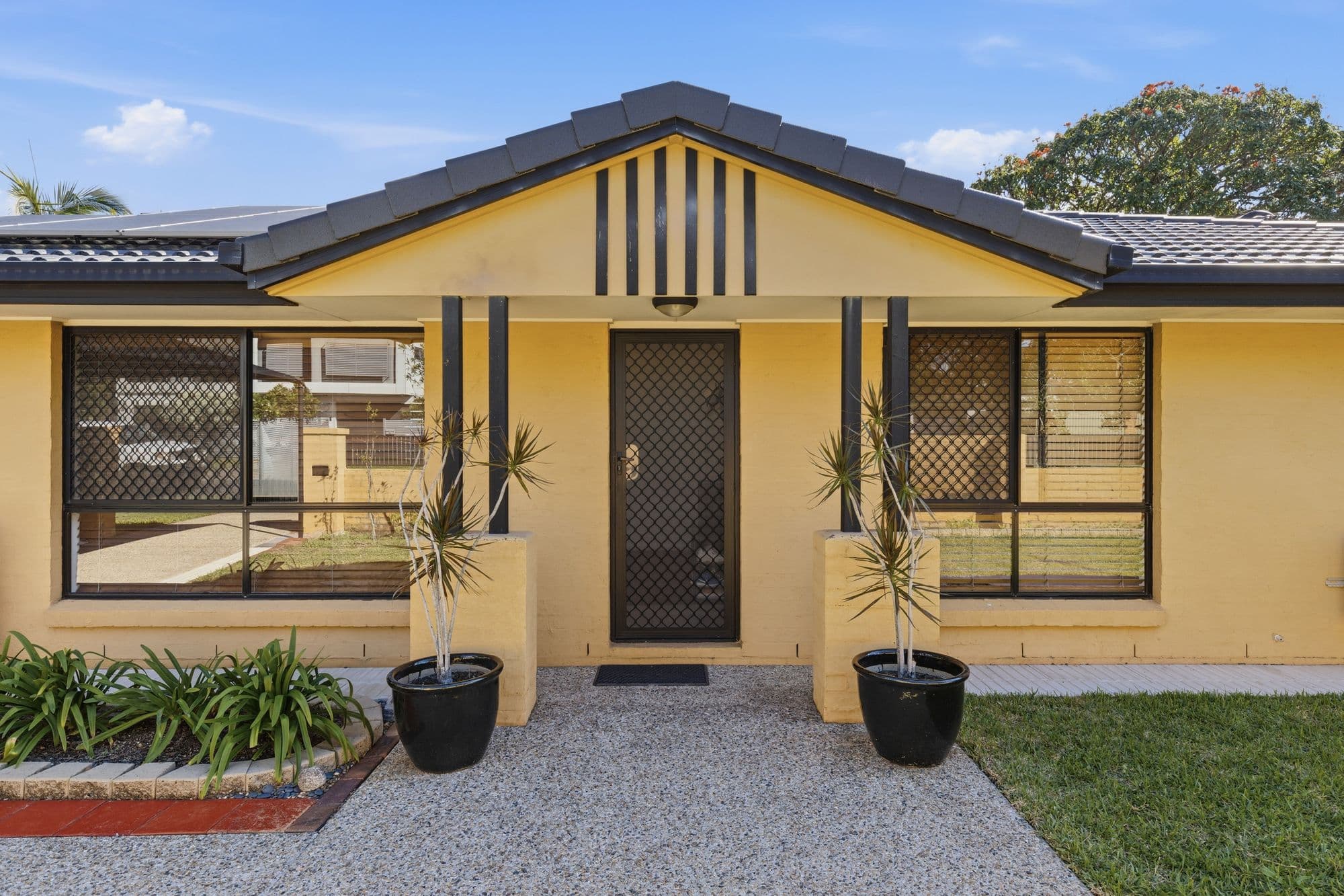 17 Cricket Street, Coopers Plains — photo 1 of 5