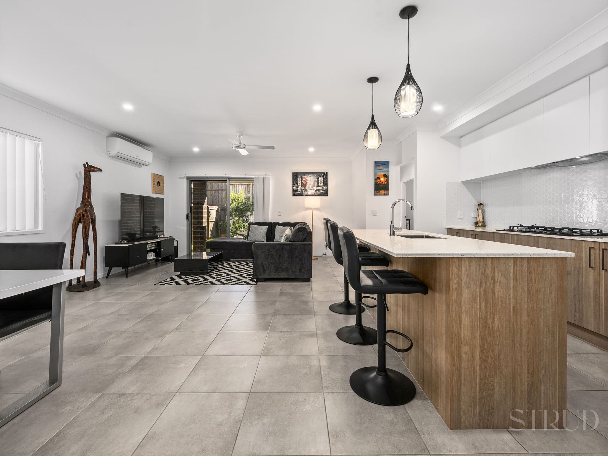 10 Mackenroth Street, Collingwood Park — photo 1 of 5