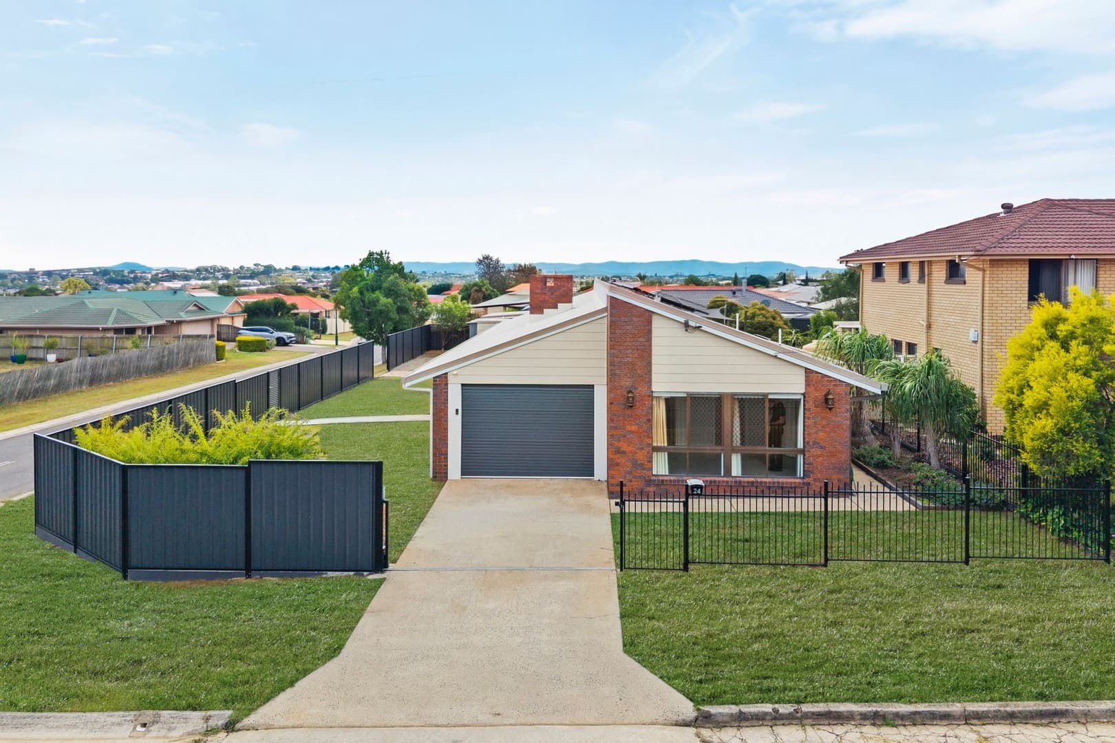 24 Hibiscus Street, Flinders View — photo 1 of 5