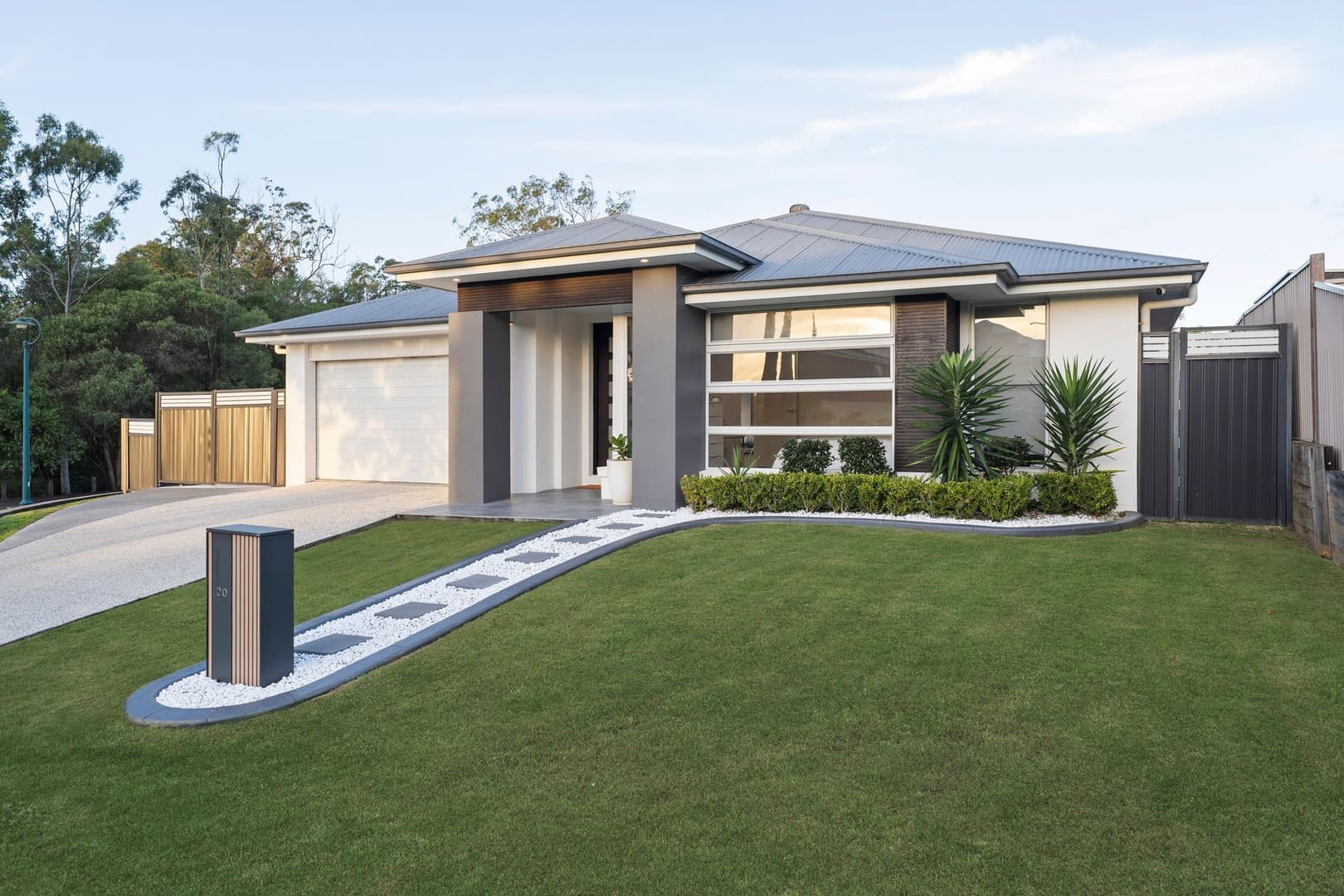 20 Vanstone Way, Redland Bay — photo 1 of 5