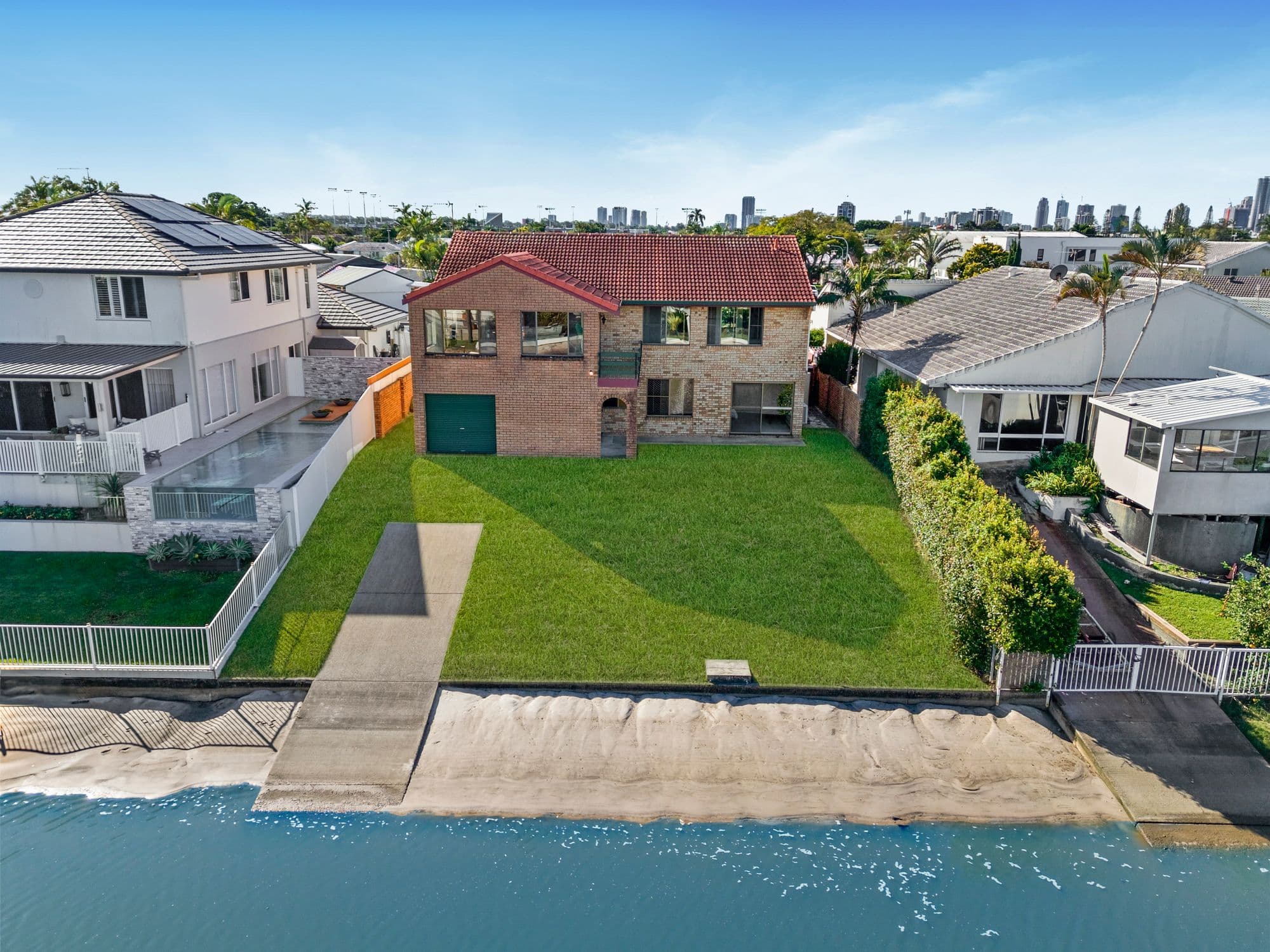 24 Tosti Street, Bundall — photo 1 of 5