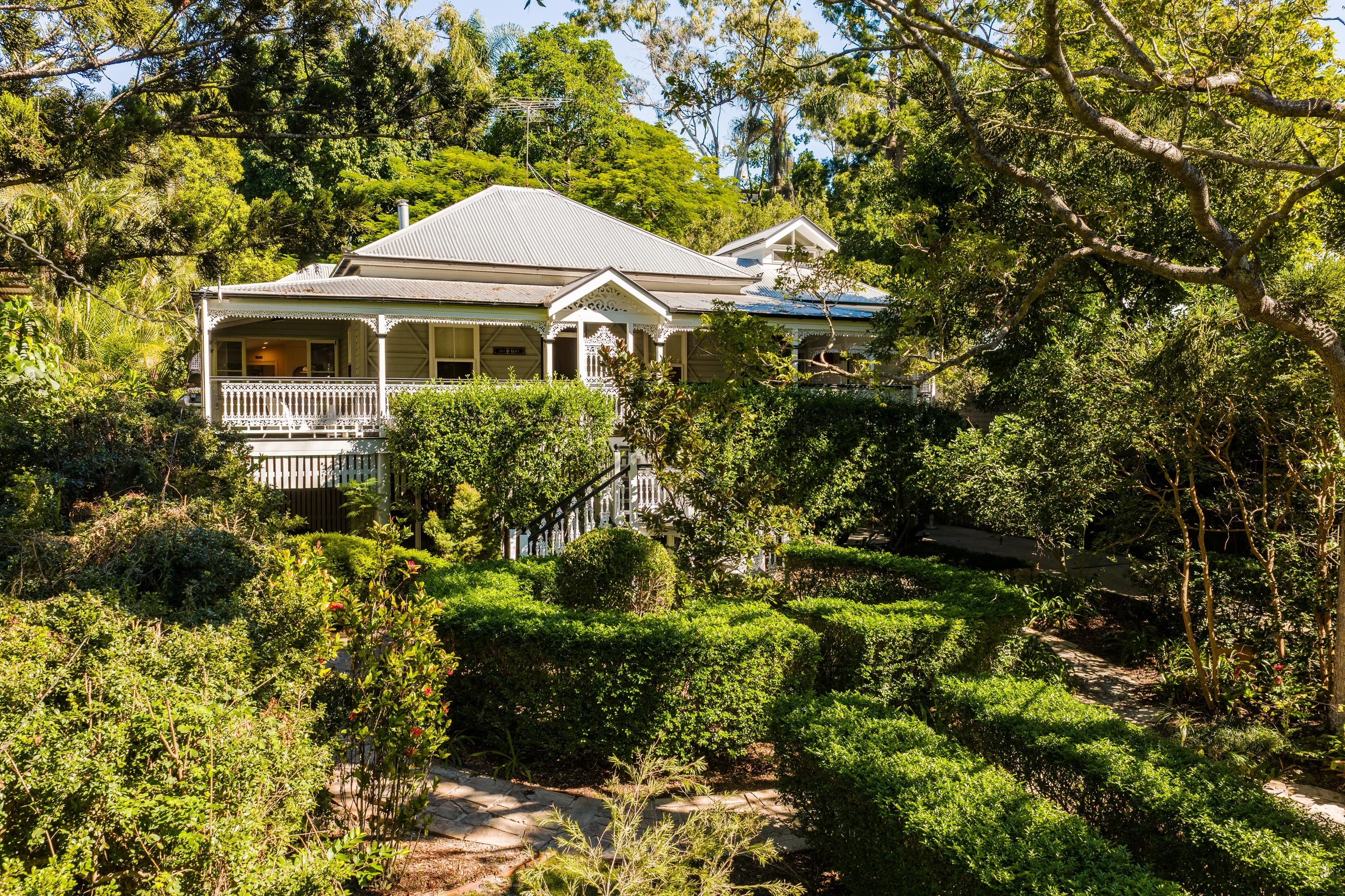 26 Barnett Road, Bardon — photo 1 of 5