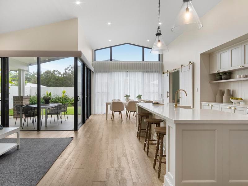 38 Jingeri Street, Redland Bay — photo 1 of 5
