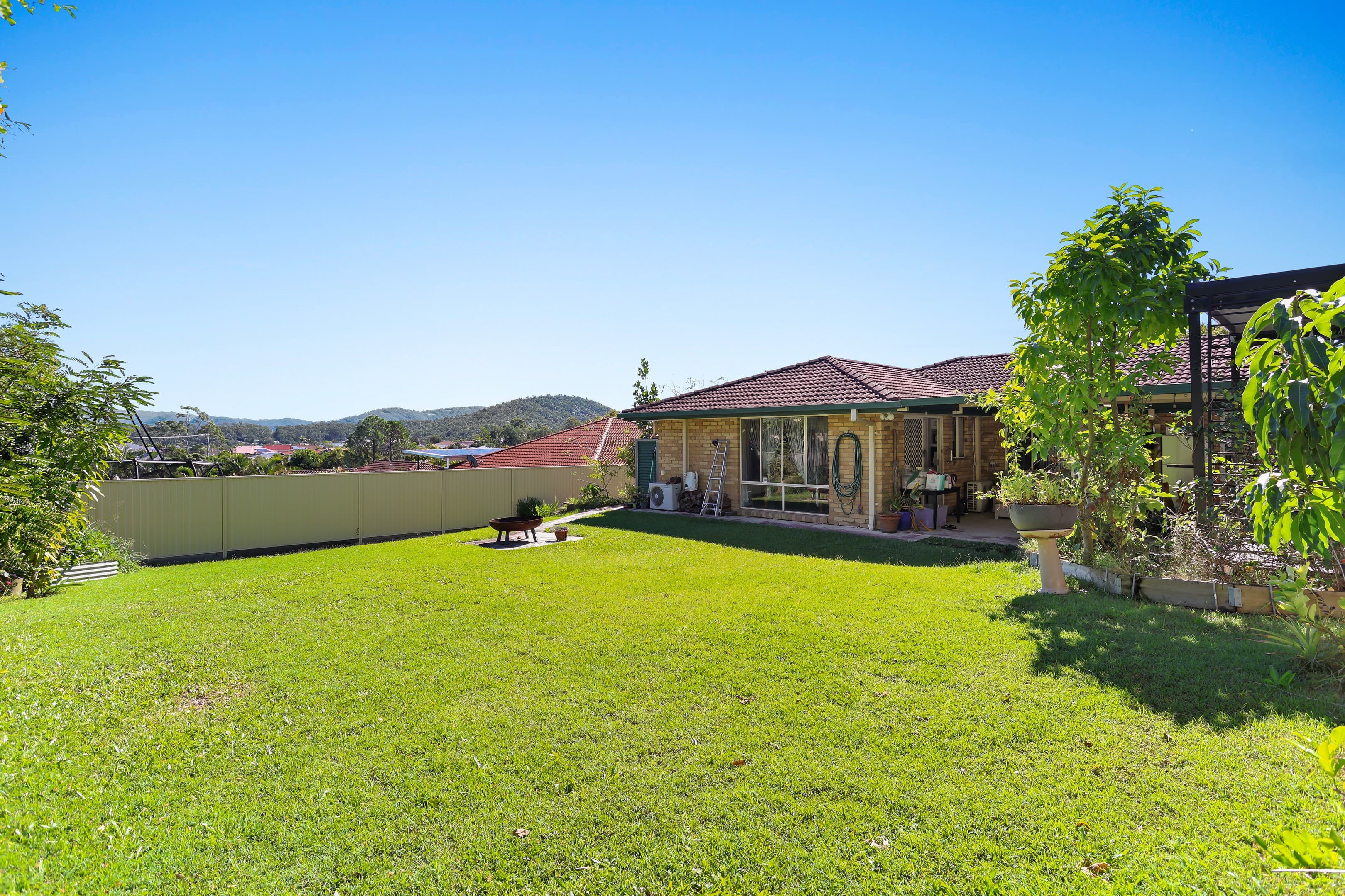 33 Maui Crescent, Oxenford — photo 1 of 5