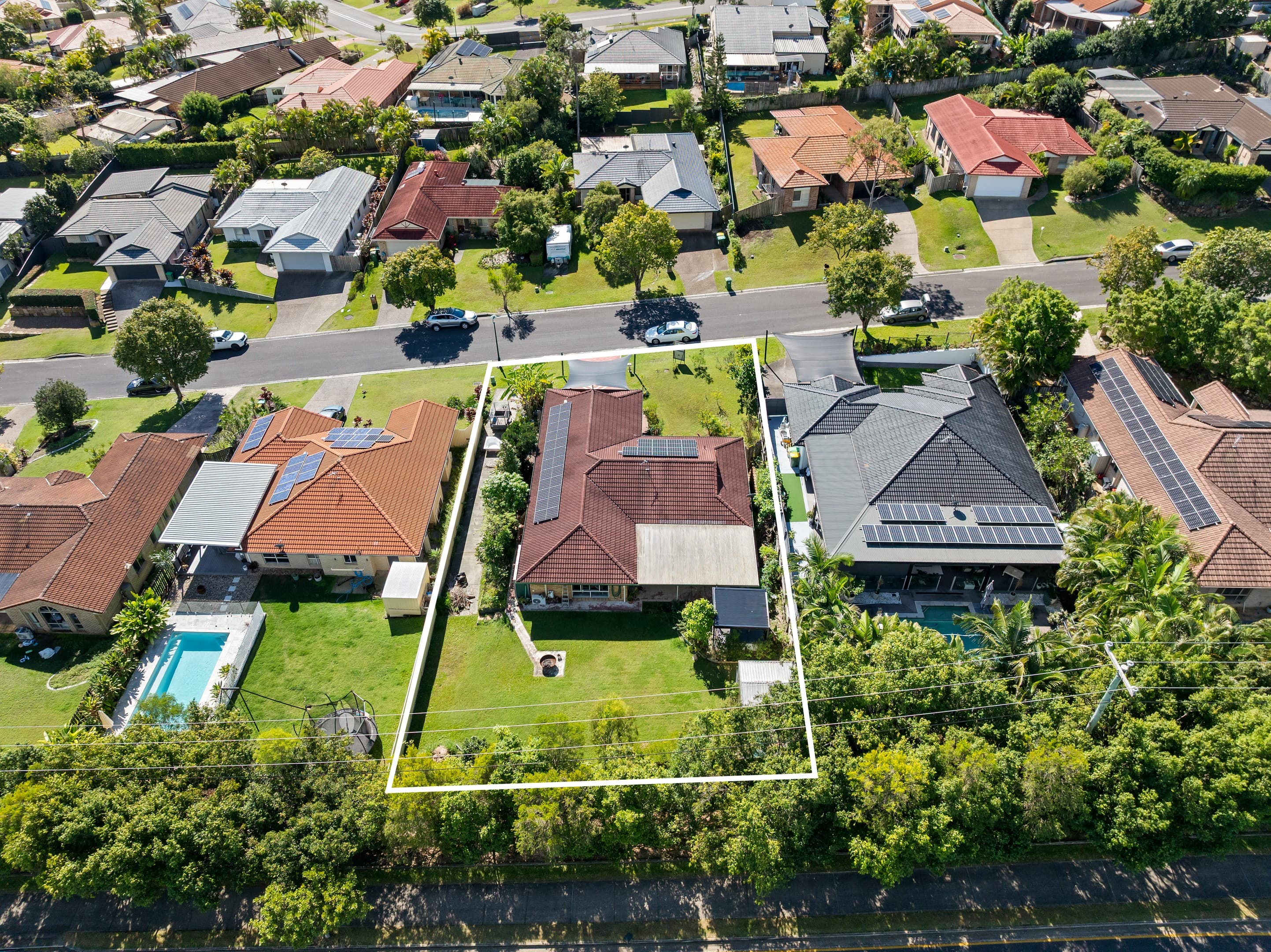 33 Maui Crescent, Oxenford — photo 1 of 5
