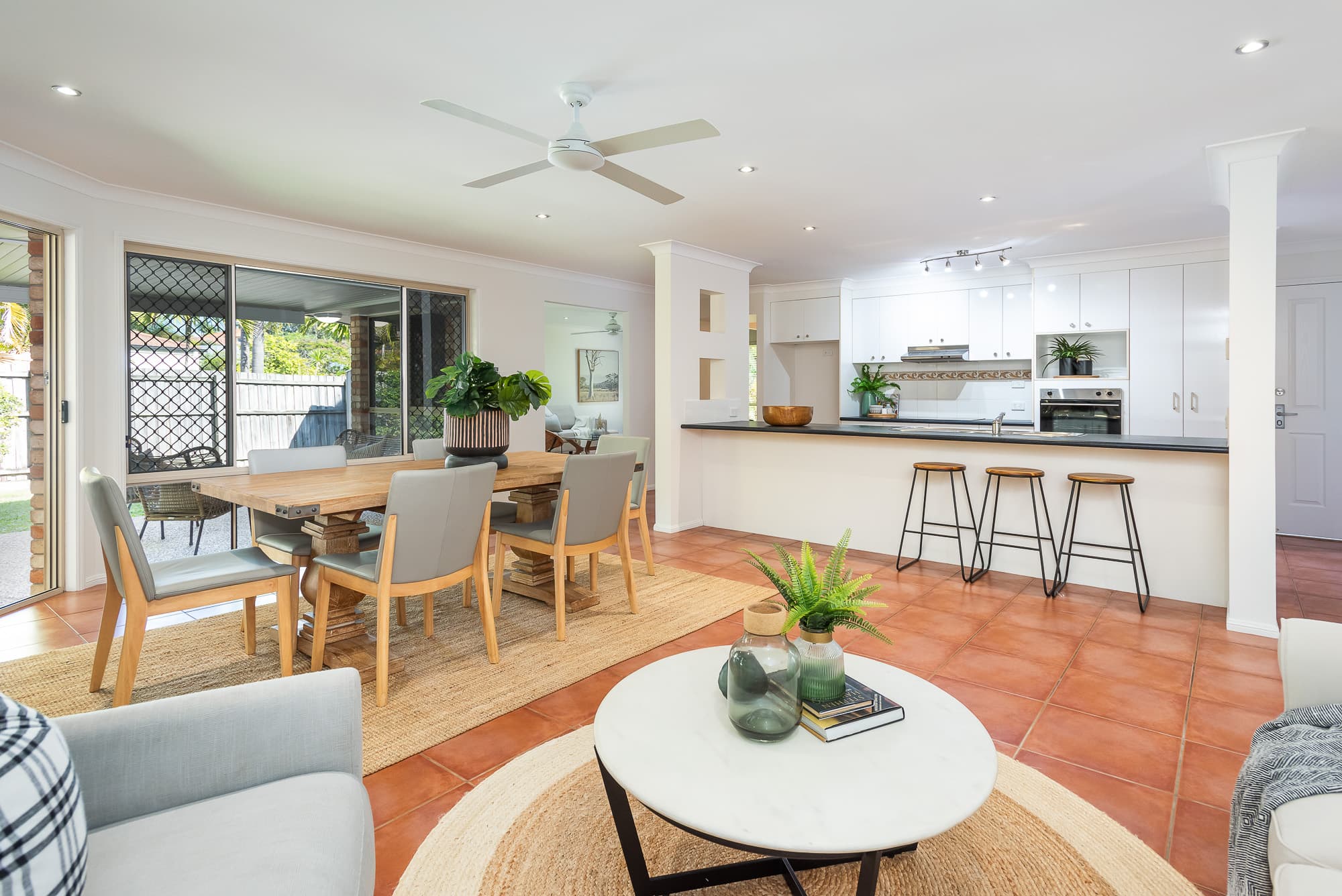 66 Crestwood Drive, Molendinar — photo 1 of 5