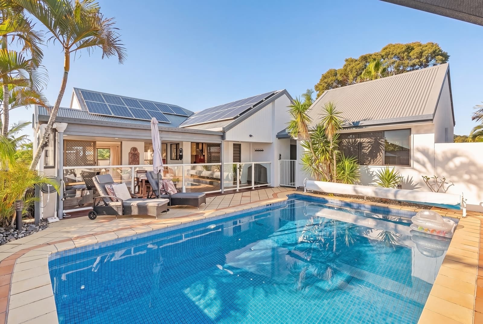 31 Jarrahdale Drive, Elanora — photo 1 of 5