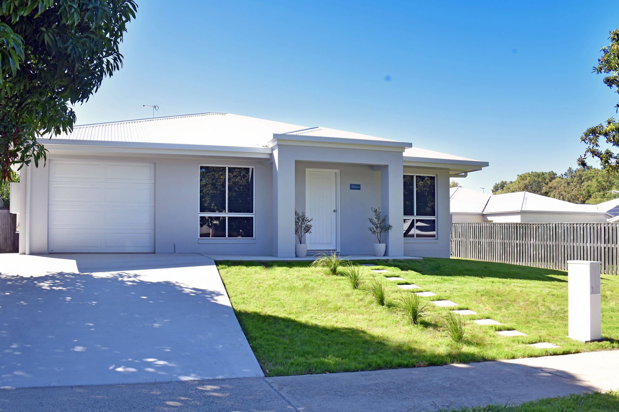 15 Ulladulla Street, Blacks Beach — photo 1 of 5